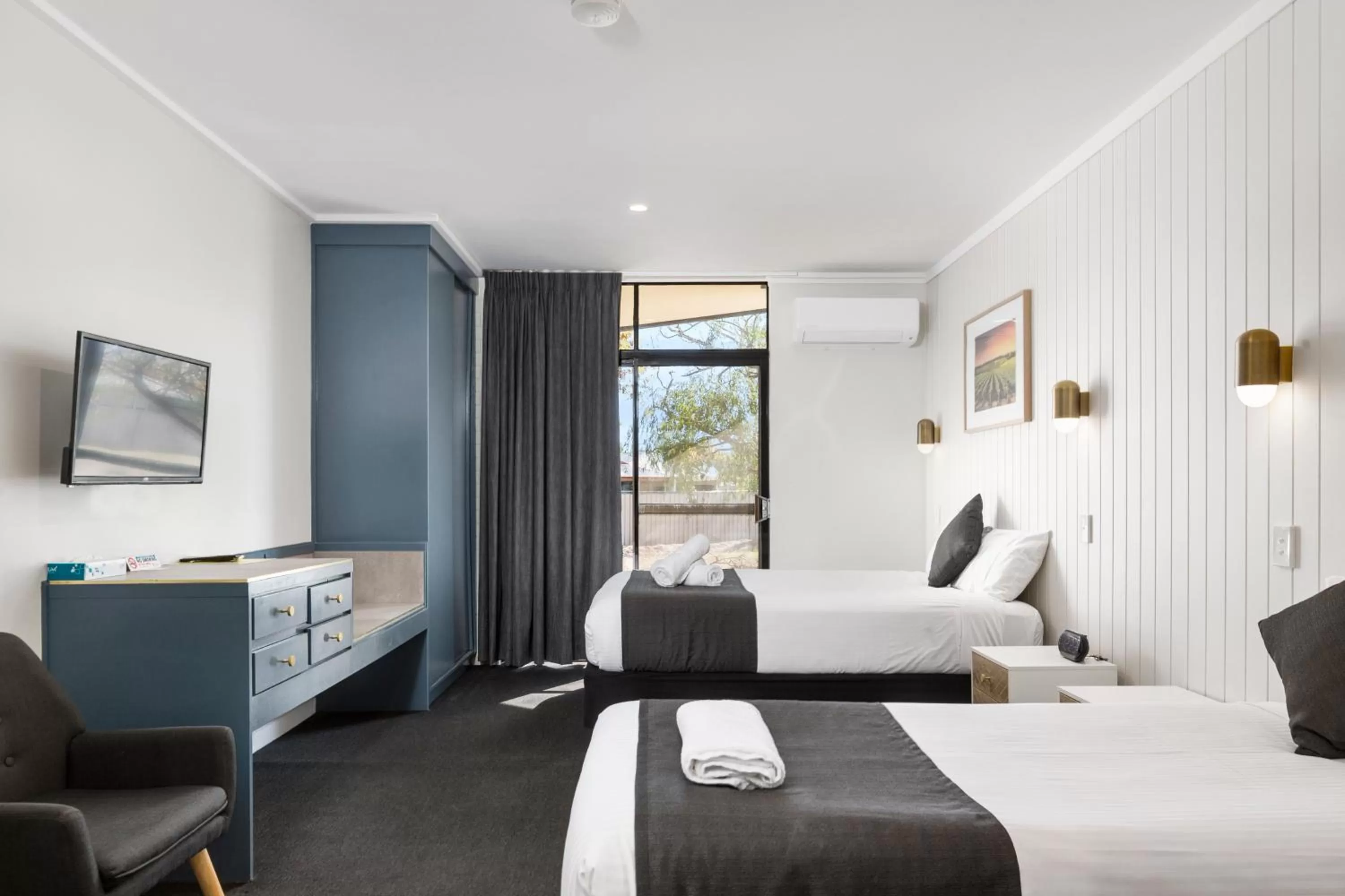 Bed in The Wine Vine Hotel