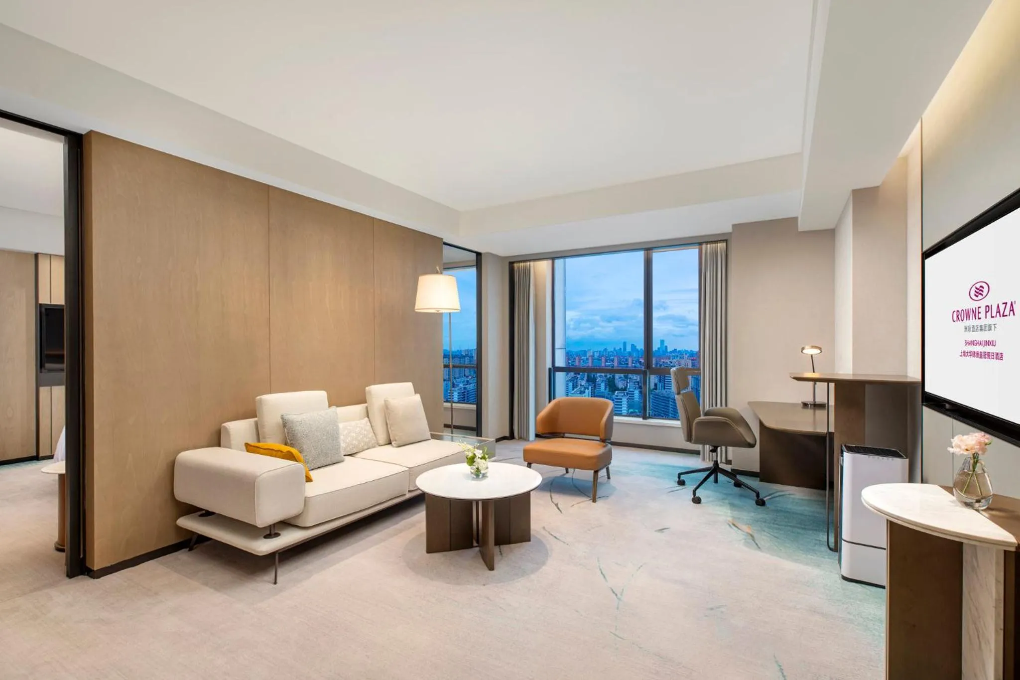 Photo of the whole room in Crowne Plaza Shanghai Jinxiu by IHG