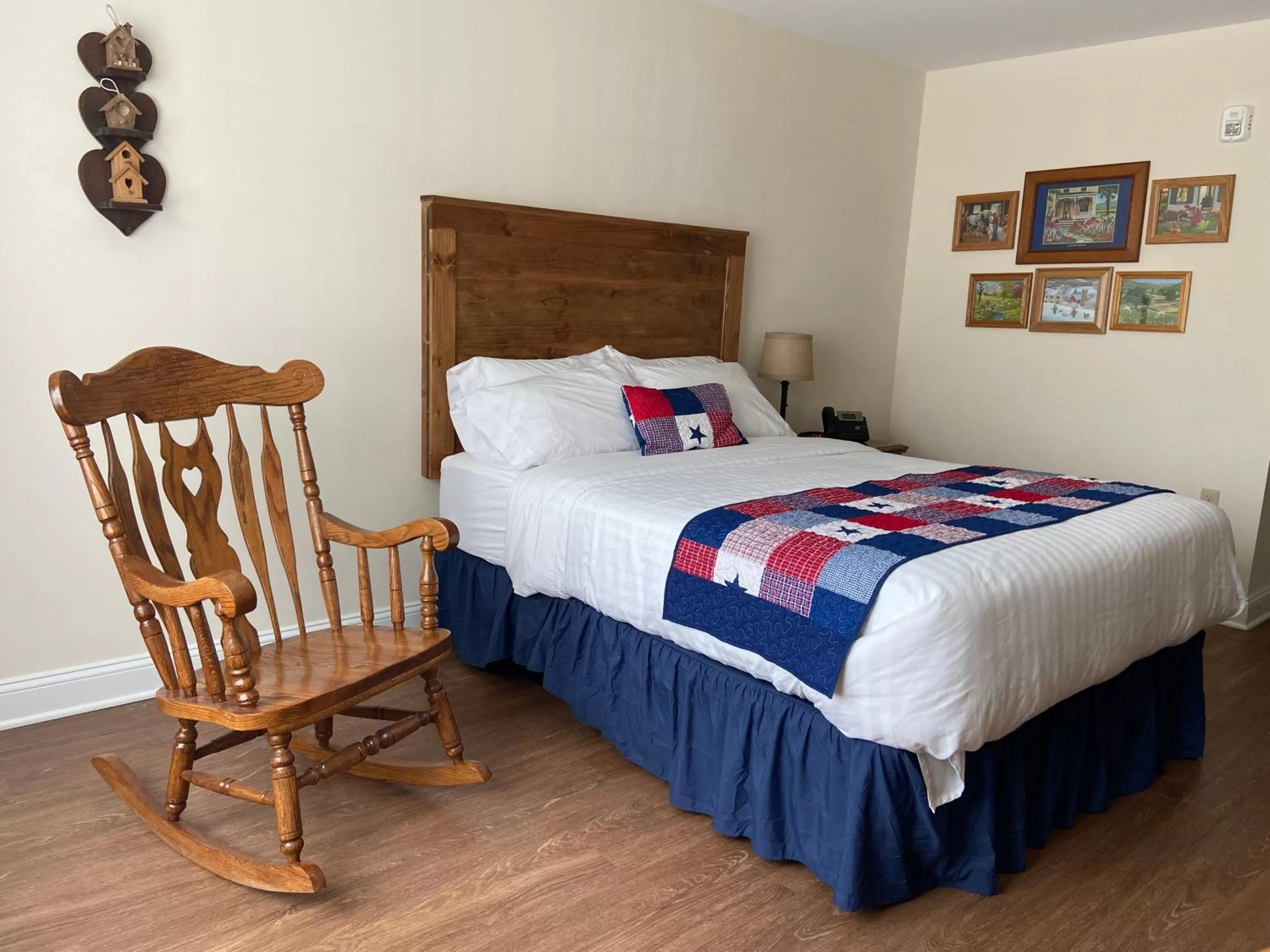 Seating area, Bed in Country Inn of Hazlet