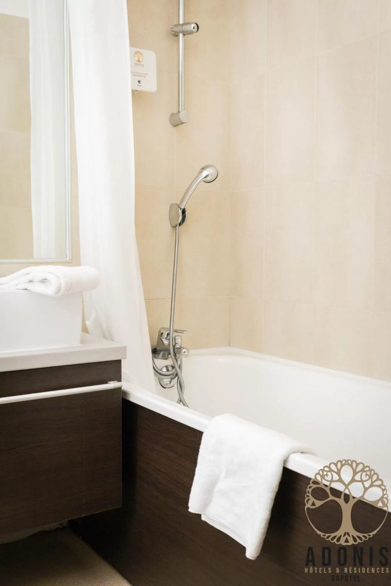 Bathroom in Adonis Gapotel