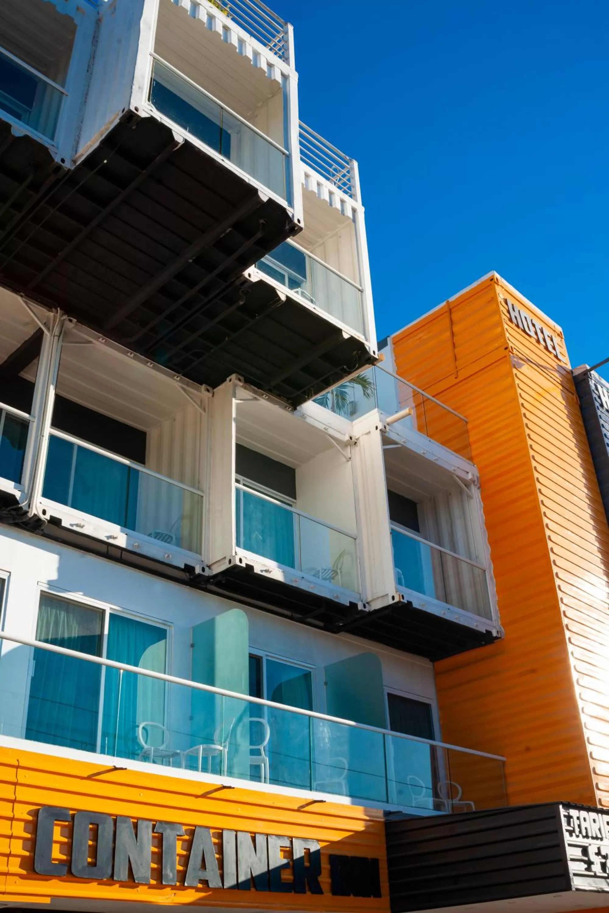 Property building in Container Inn Hotel Aeropuerto