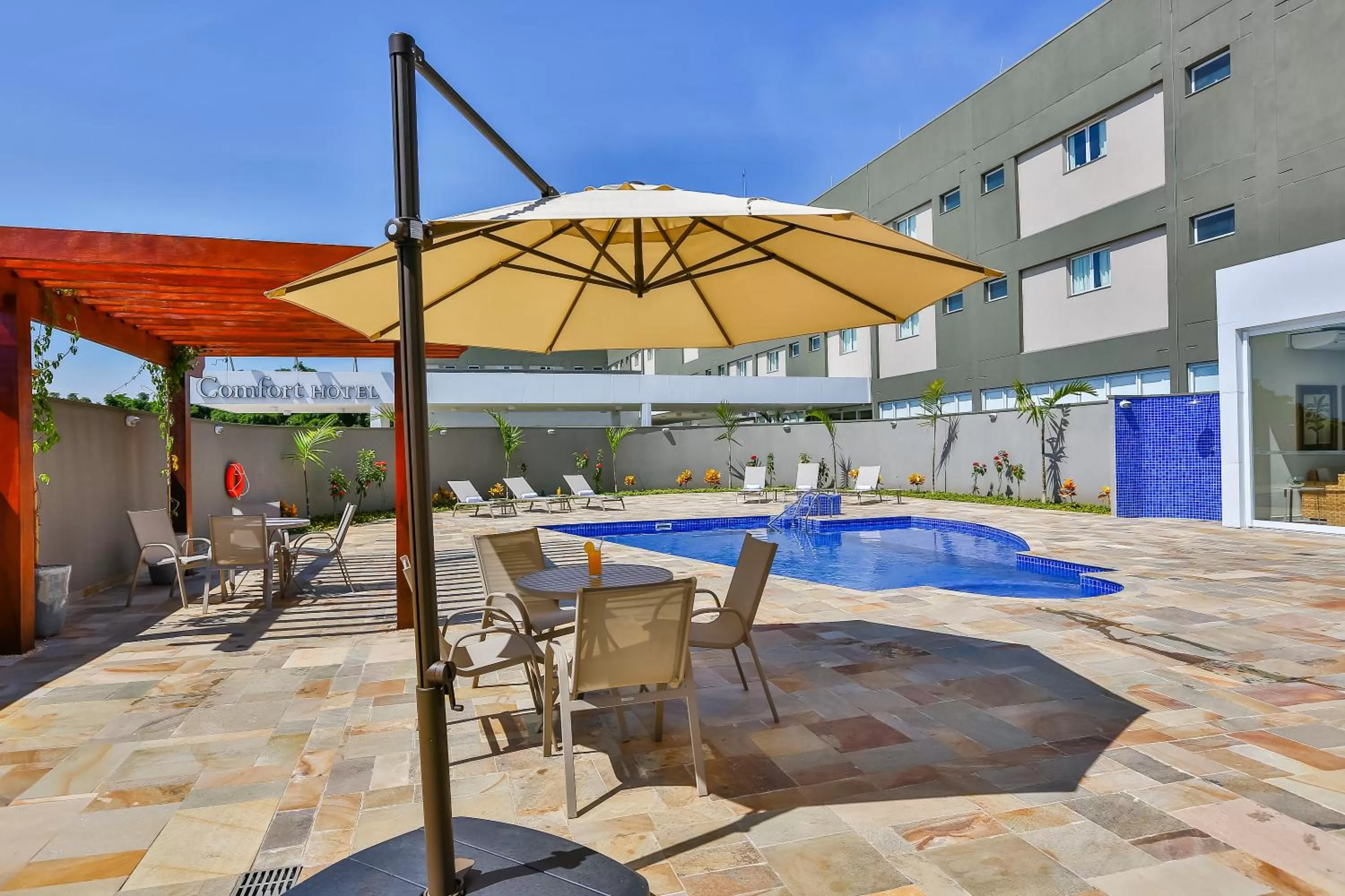 Swimming pool in Comfort Mogi Guaçu