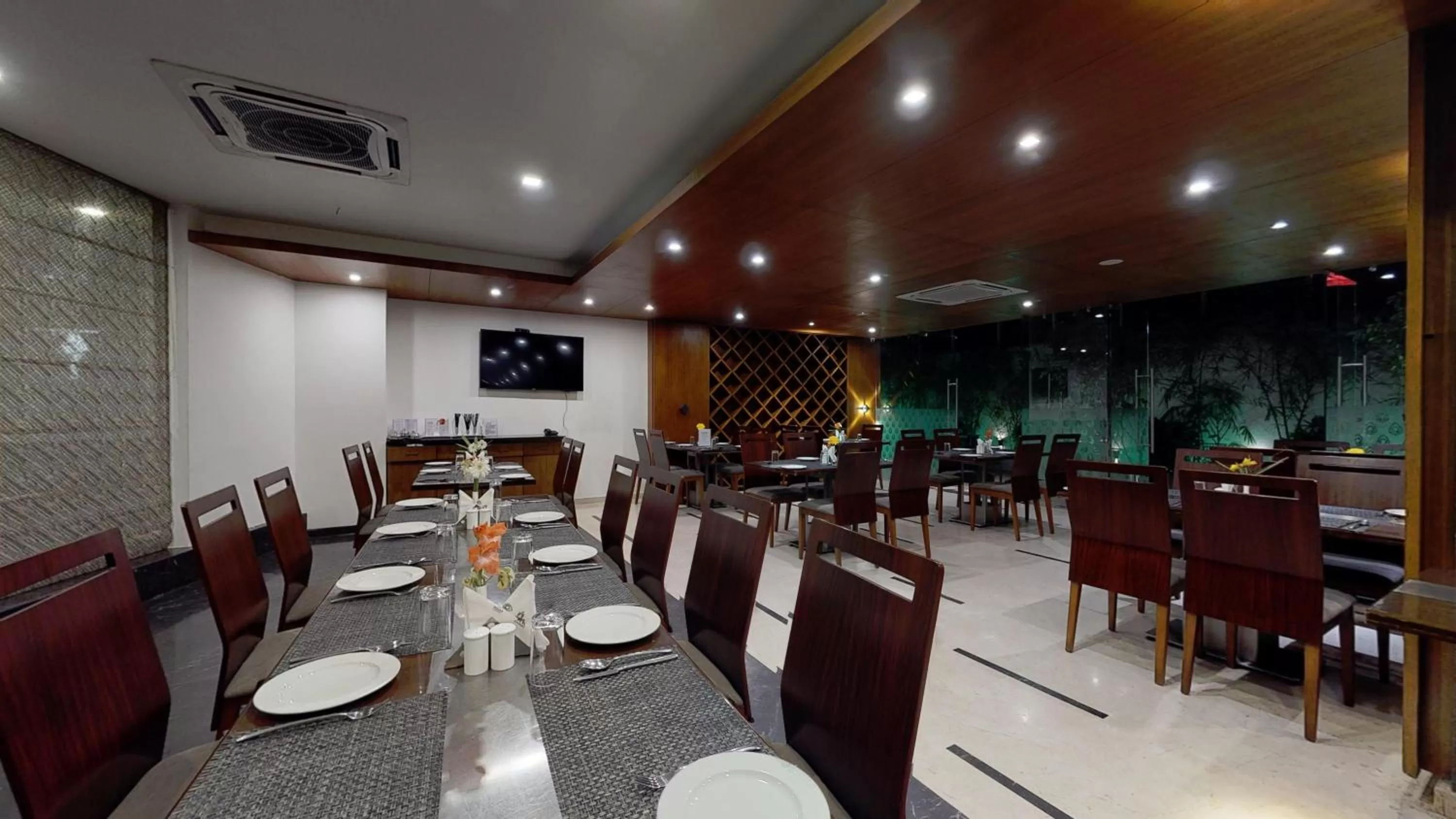 Restaurant/places to eat in Shivas Gateway