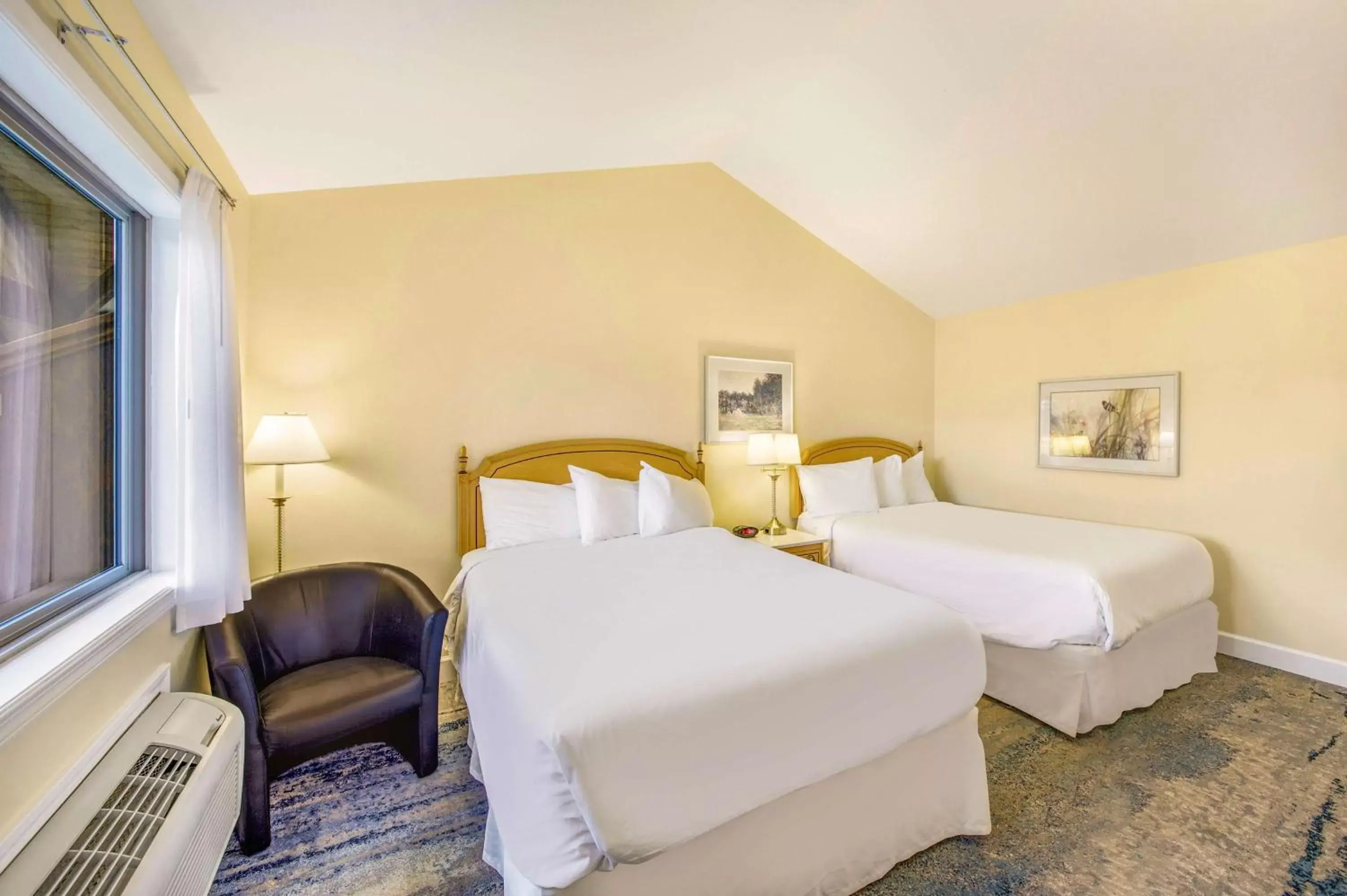 Queen Room with Two Queen Beds in Kootenay Lakeview Resort BW Signature Collection Queen Room with Two Queen Beds in Kootenay Lakeview Resort BW Signature Collection