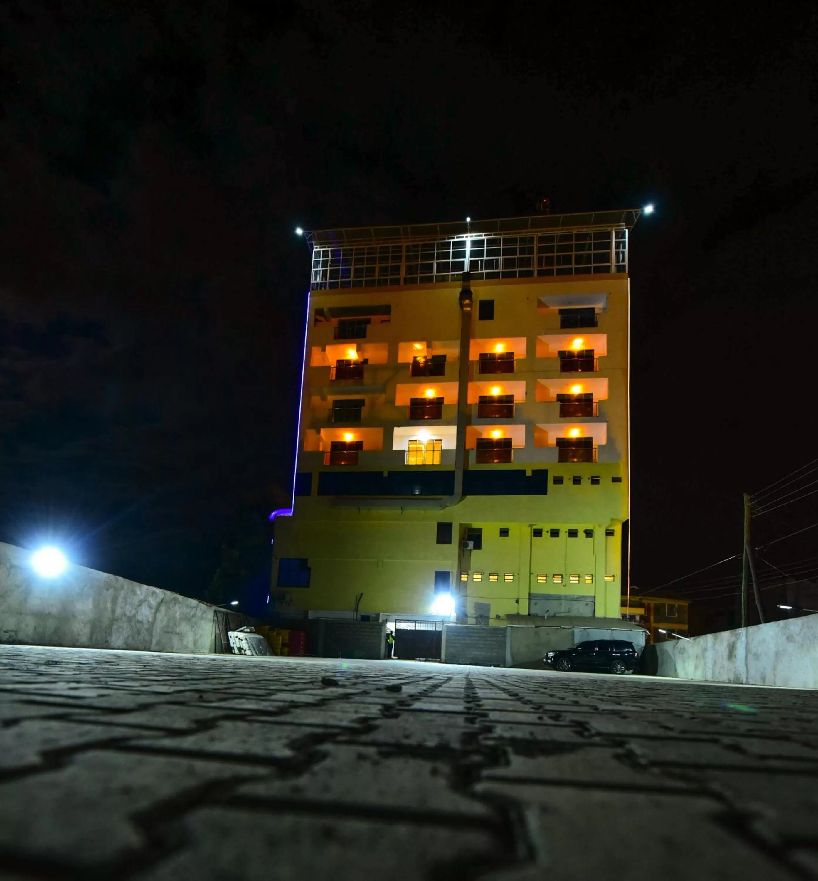 Property building in Deuts Four Seasons Hotel