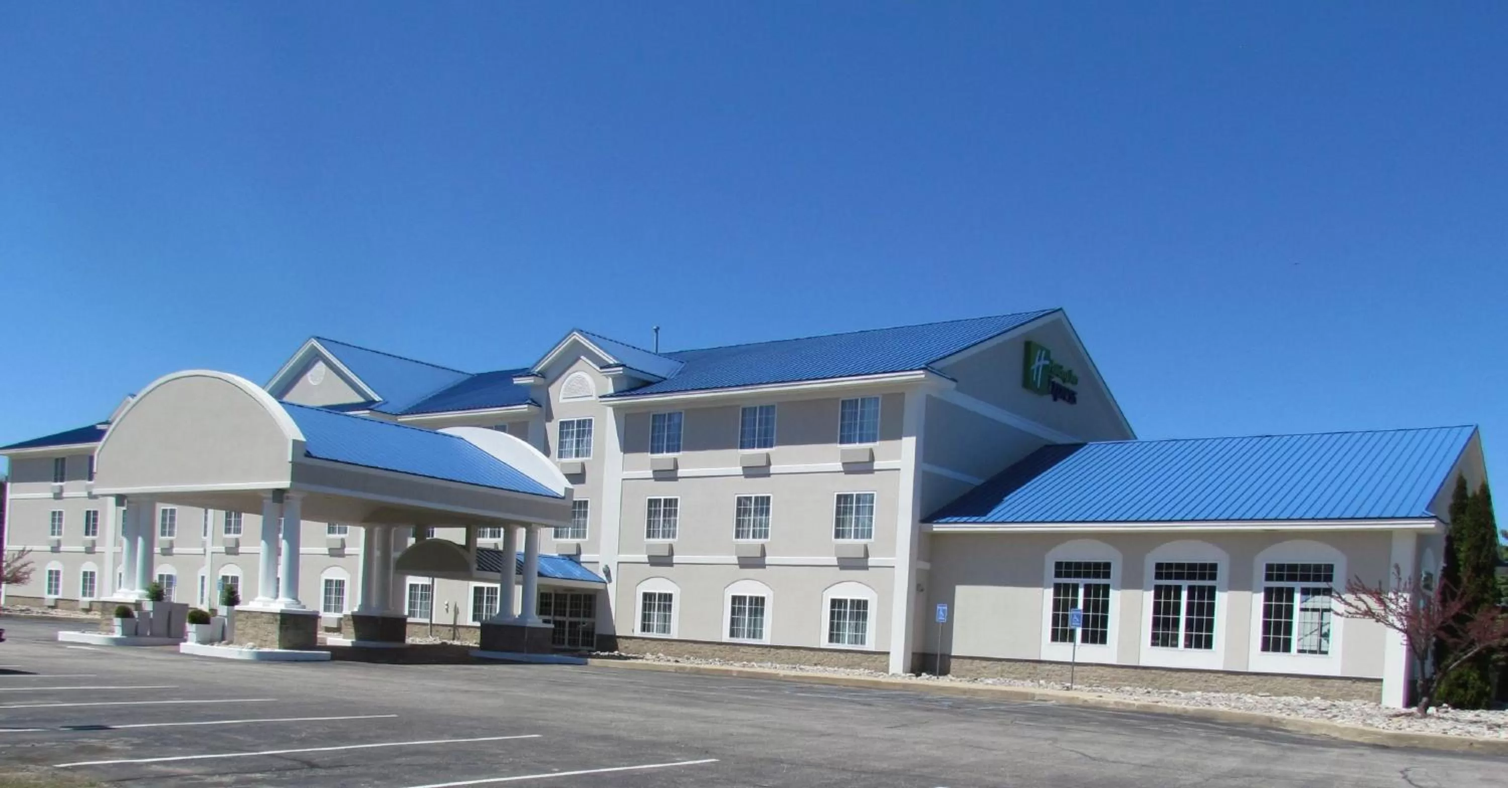 Property building in Holiday Inn Express Hotel & Suites Cadillac by IHG