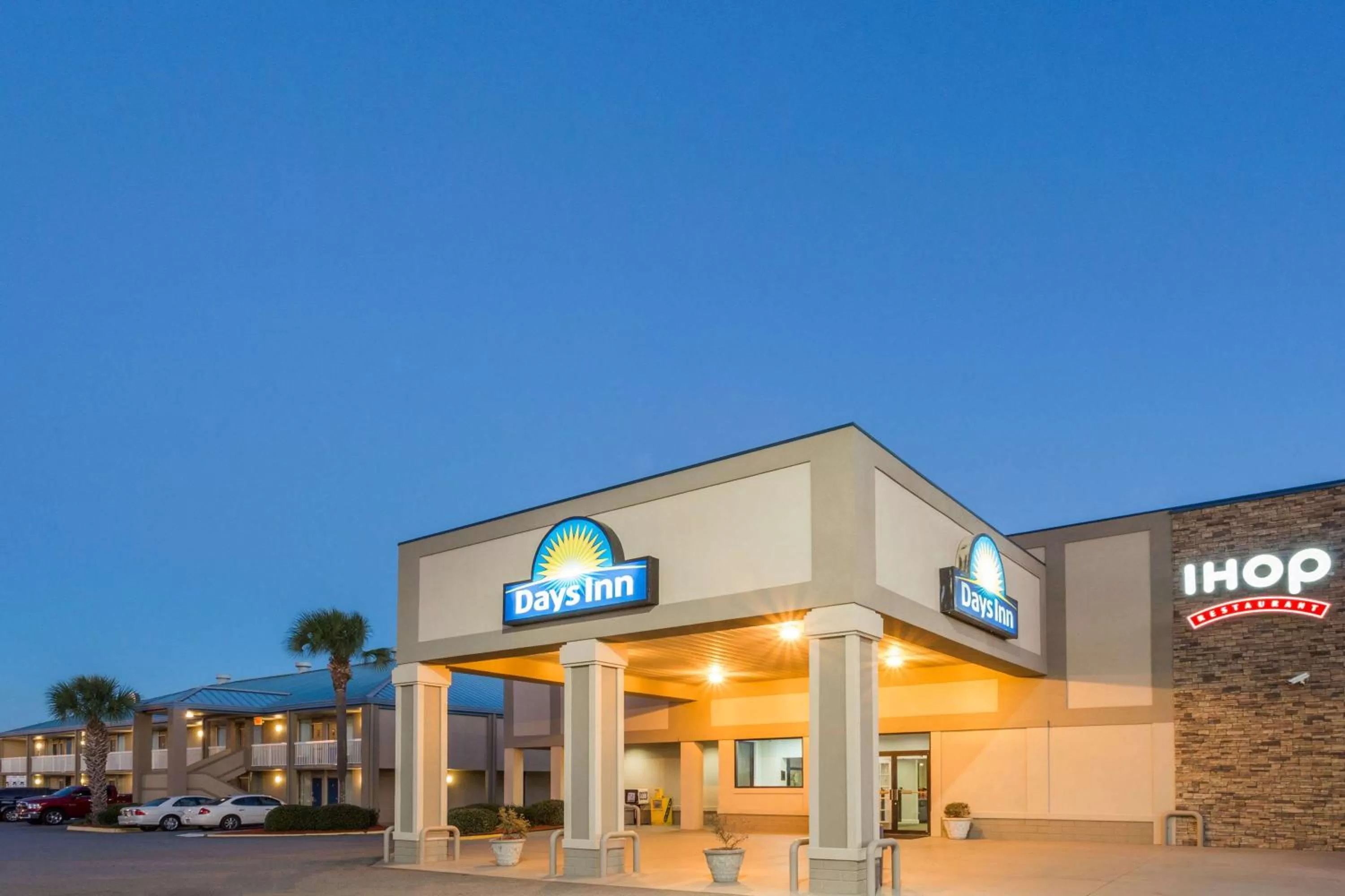 Days Inn by Wyndham Adel I-75