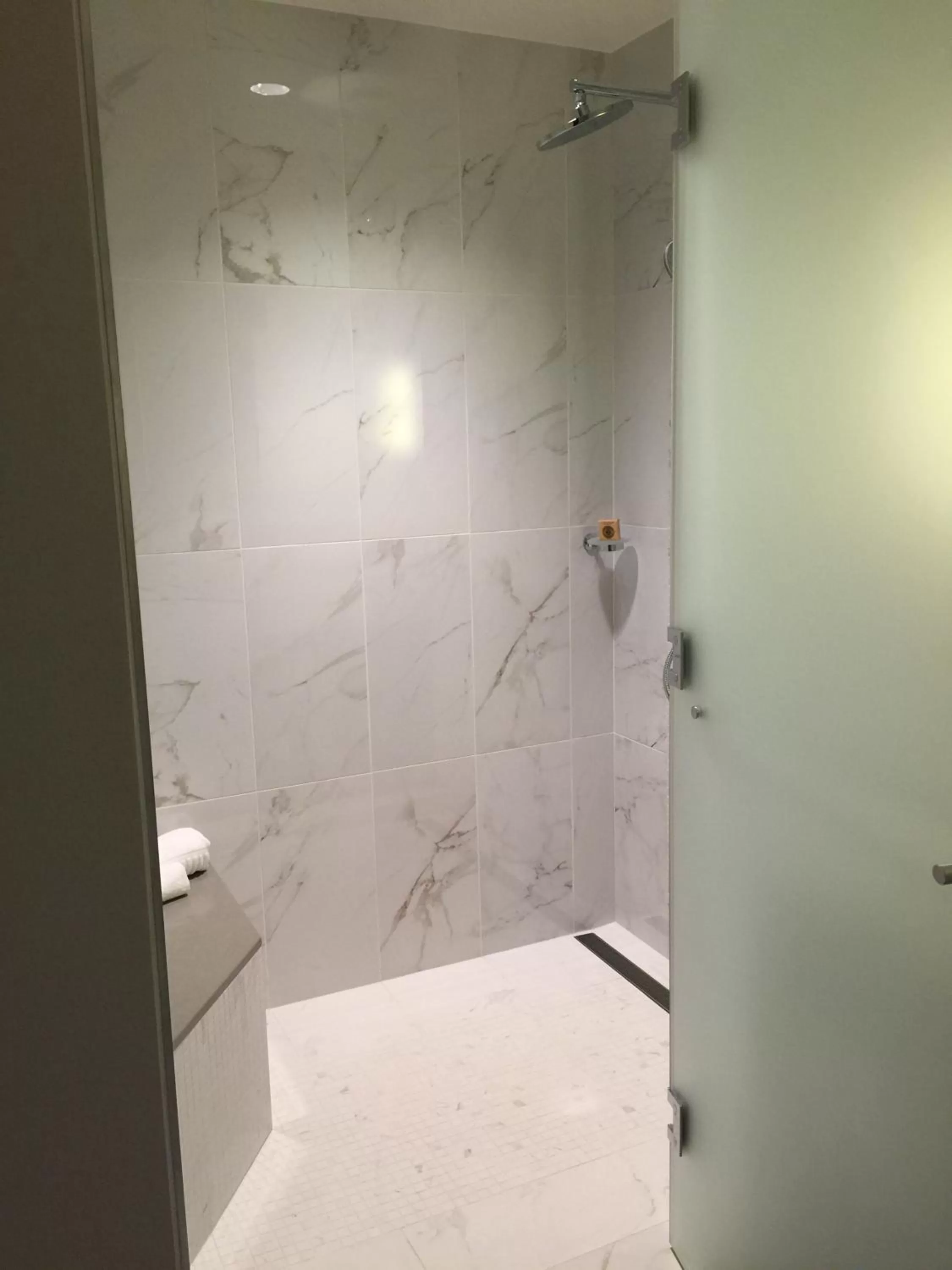 Shower in Parkwest Bicycle Casino