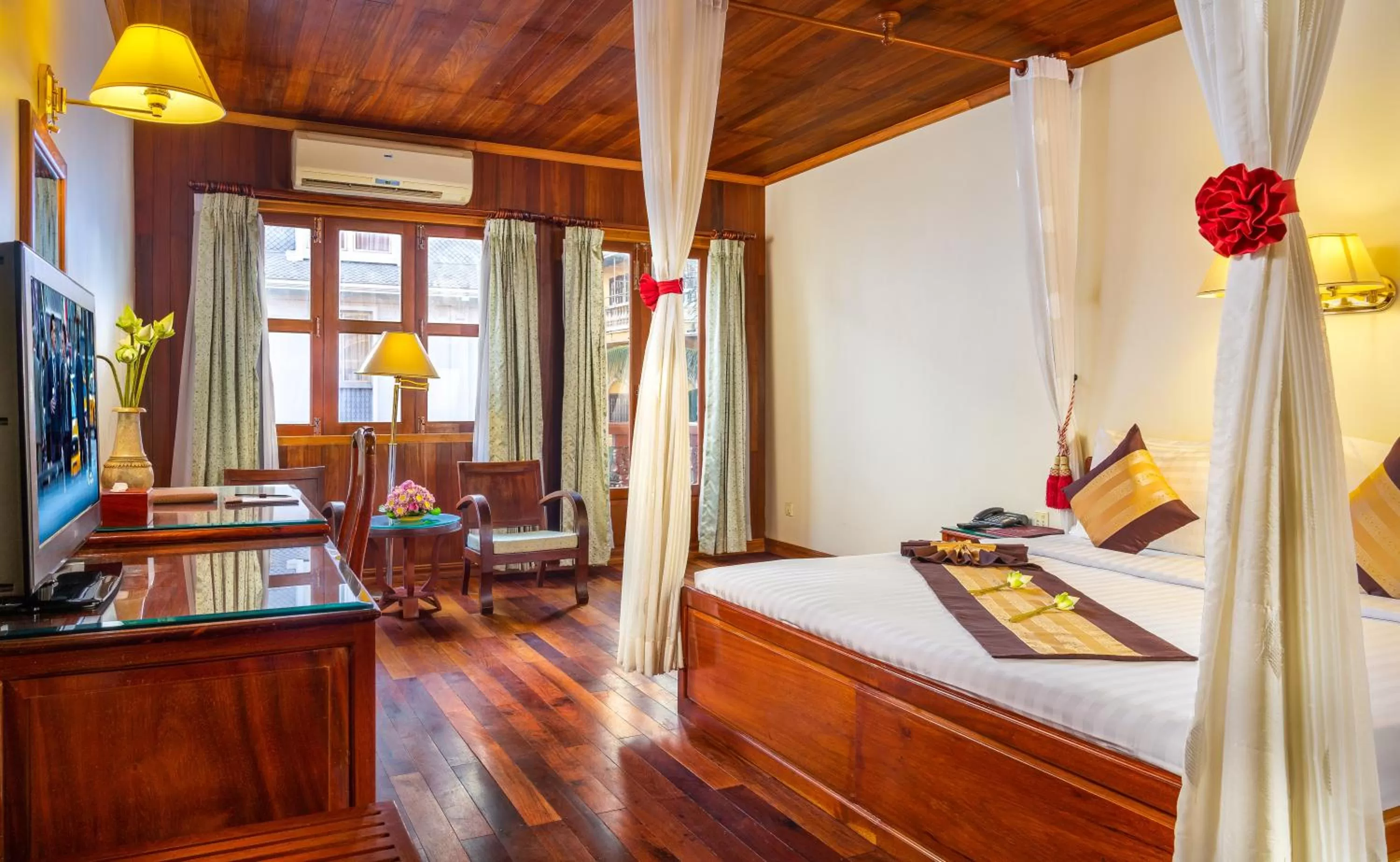 Bed in Ta Prohm Hotel & Spa