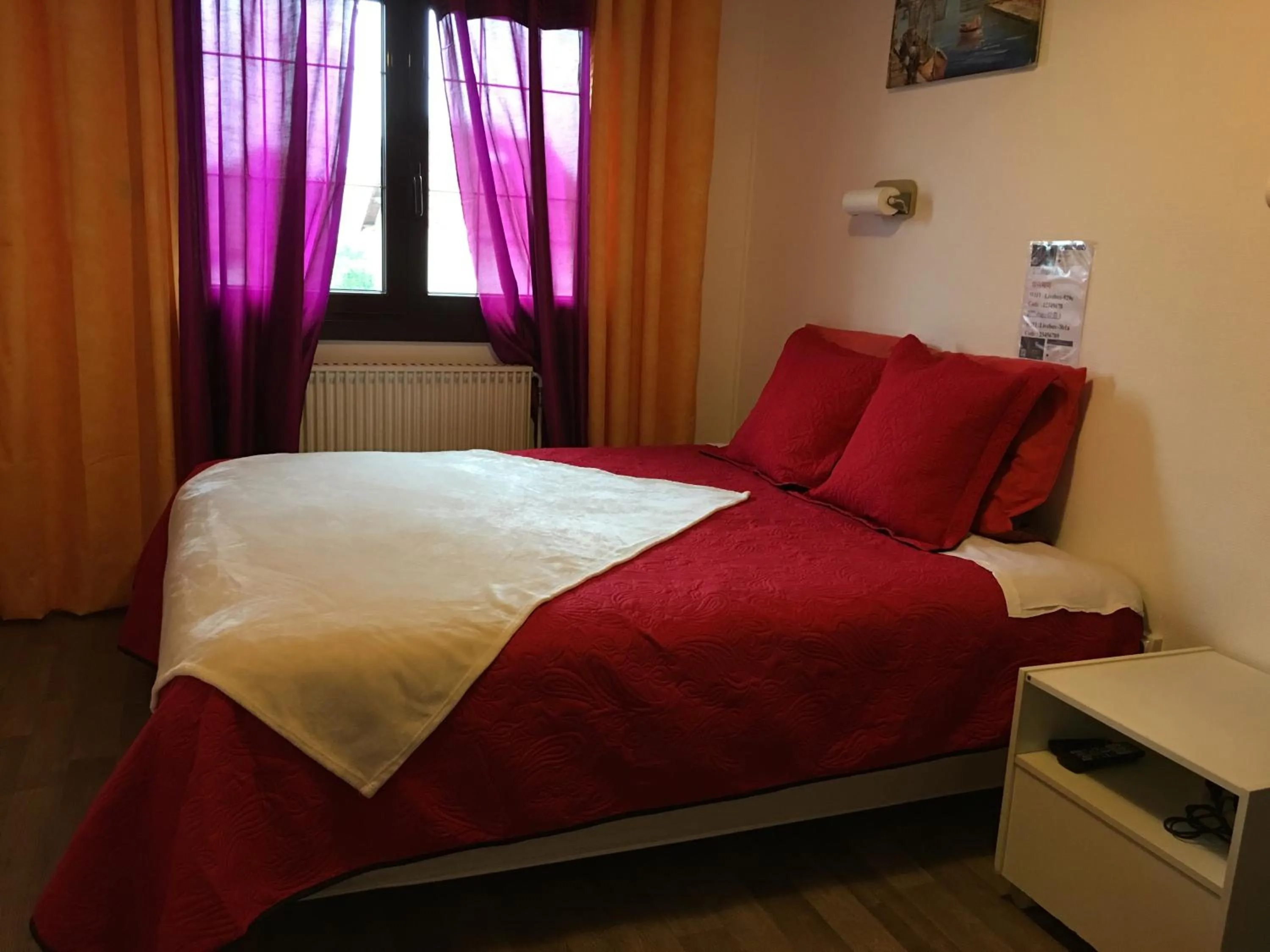 Bed in Hotel Paris Star