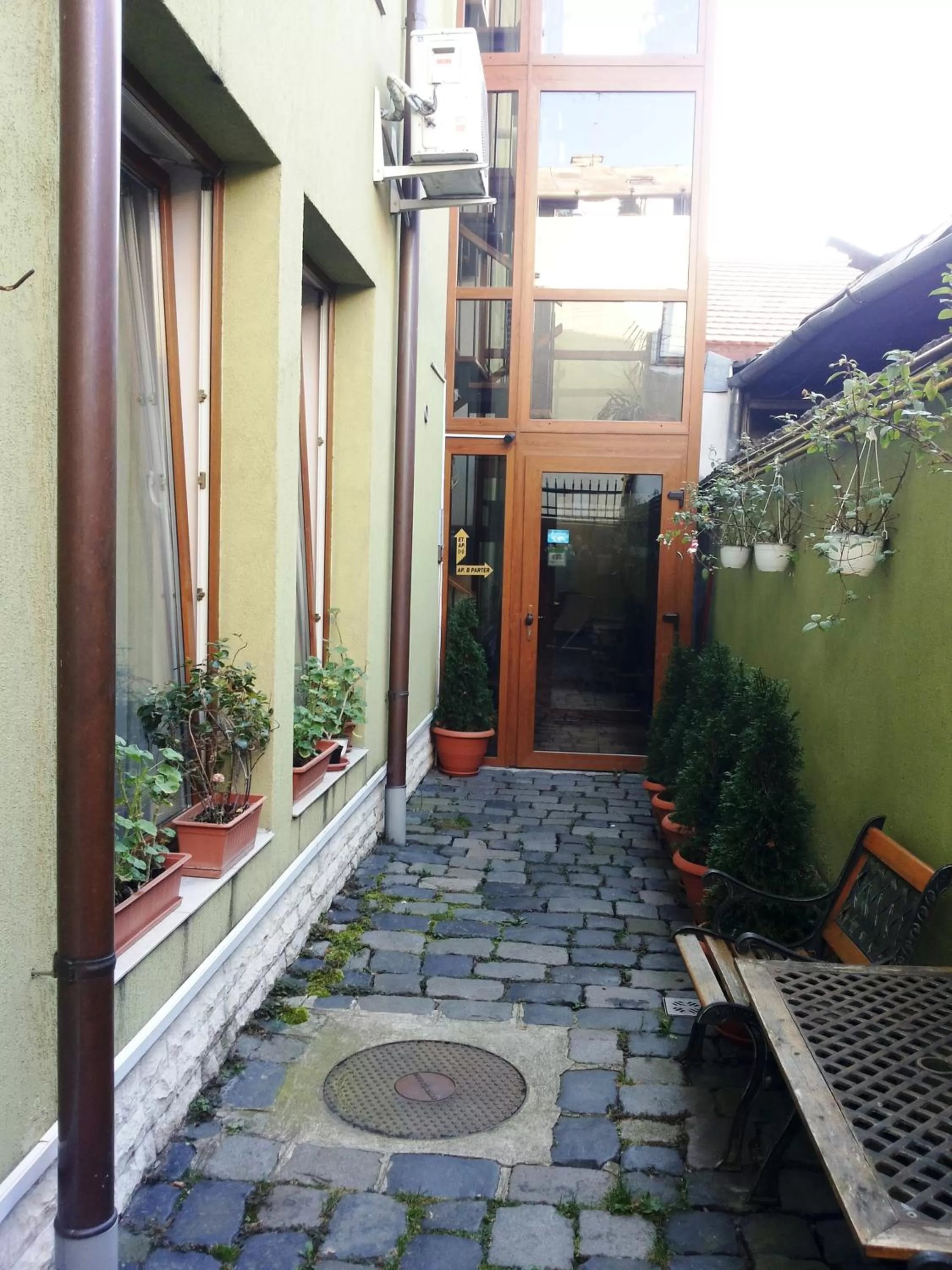 Garden in Lucas 10 Apartments