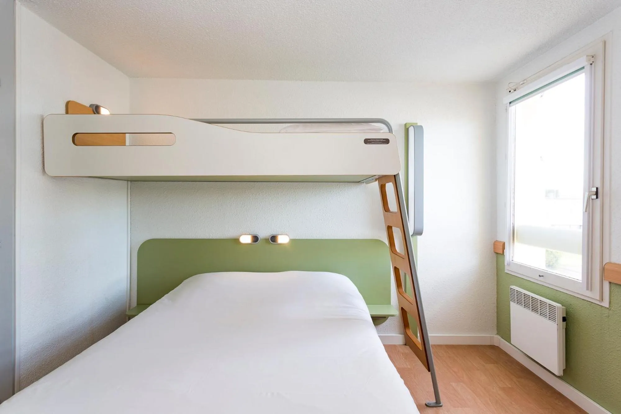 Bedroom, Bed in ibis budget Quimper