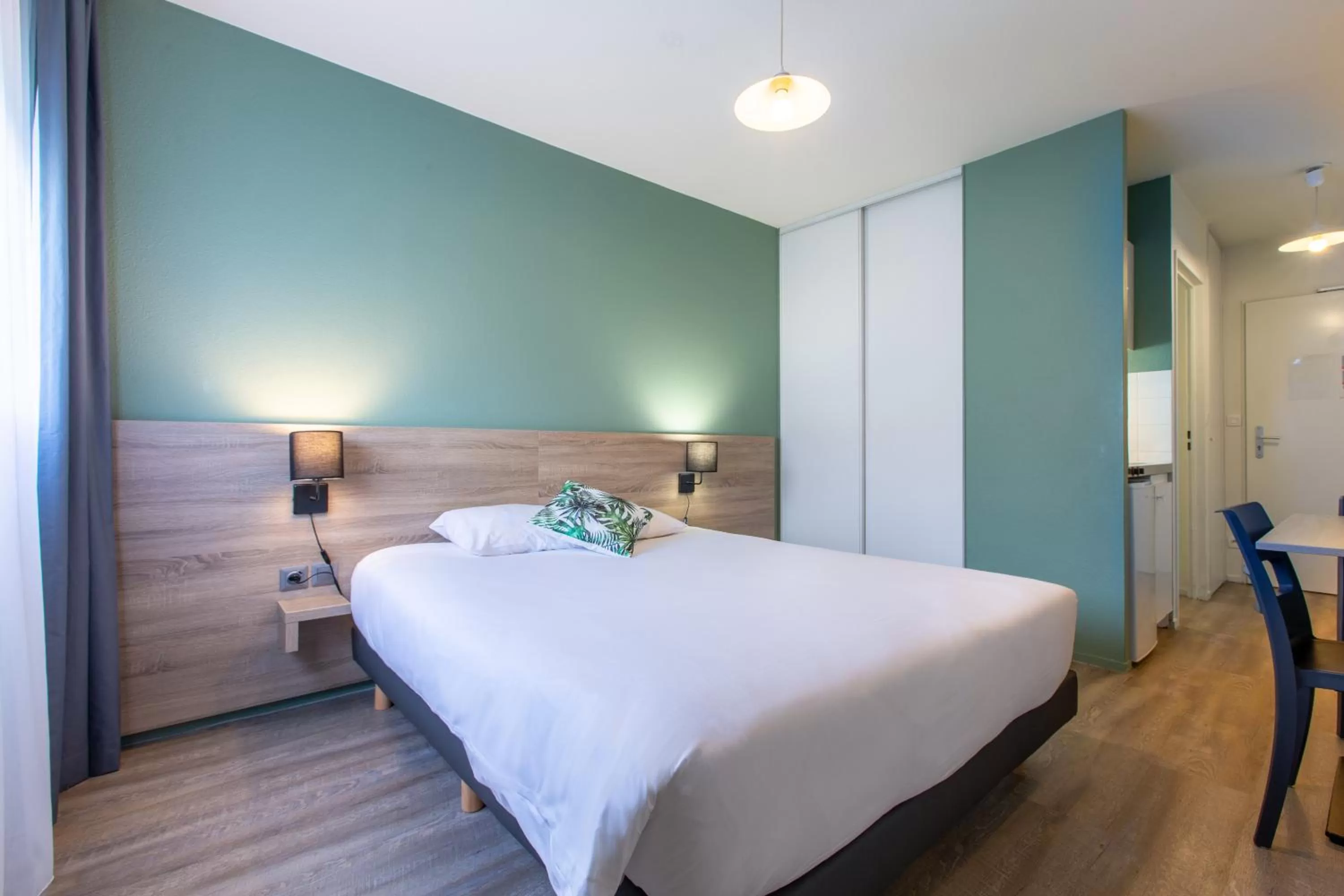 Photo of the whole room, Bed in Comfort Aparthotel Le Mans