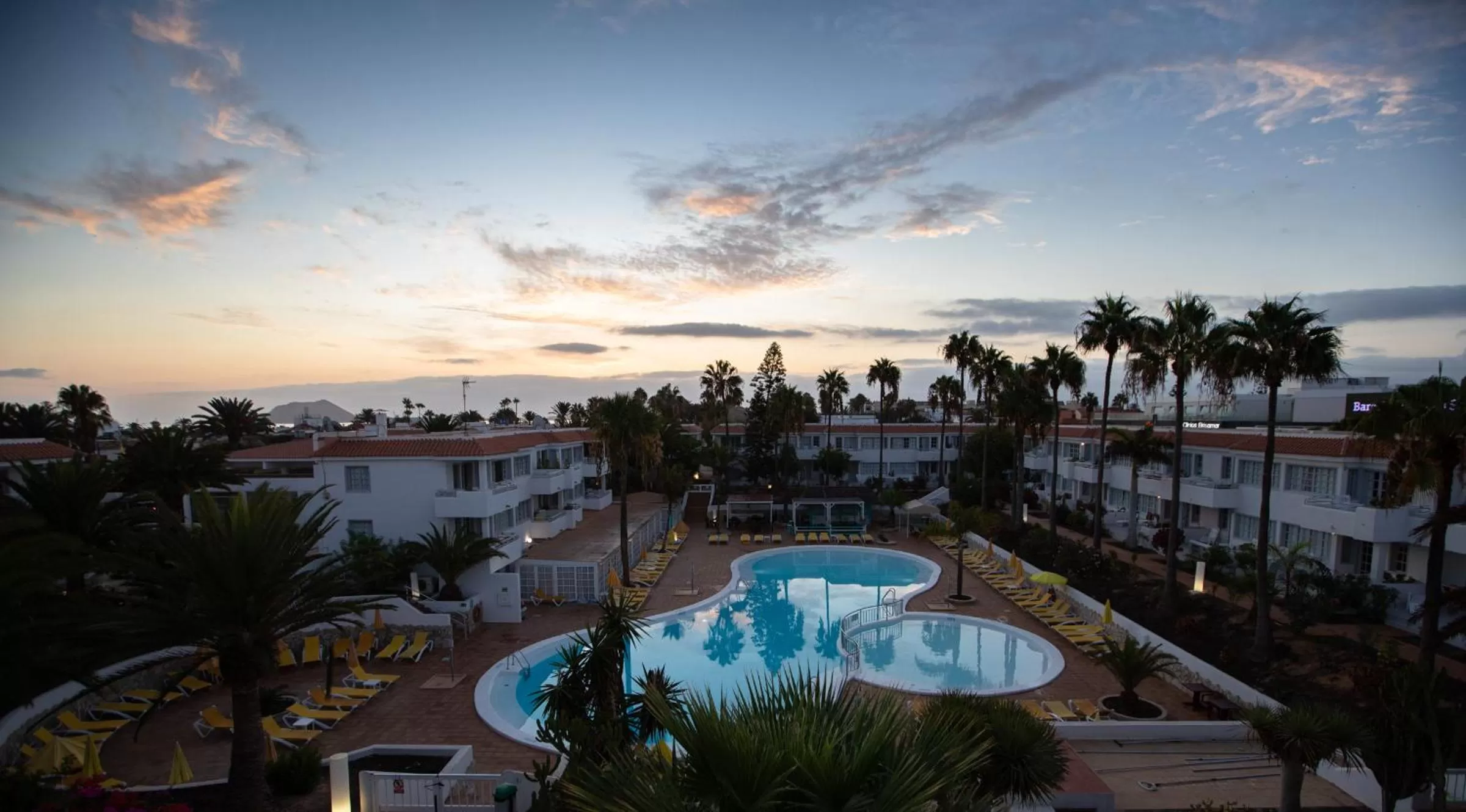 Pool view in Fuentepark Apartments