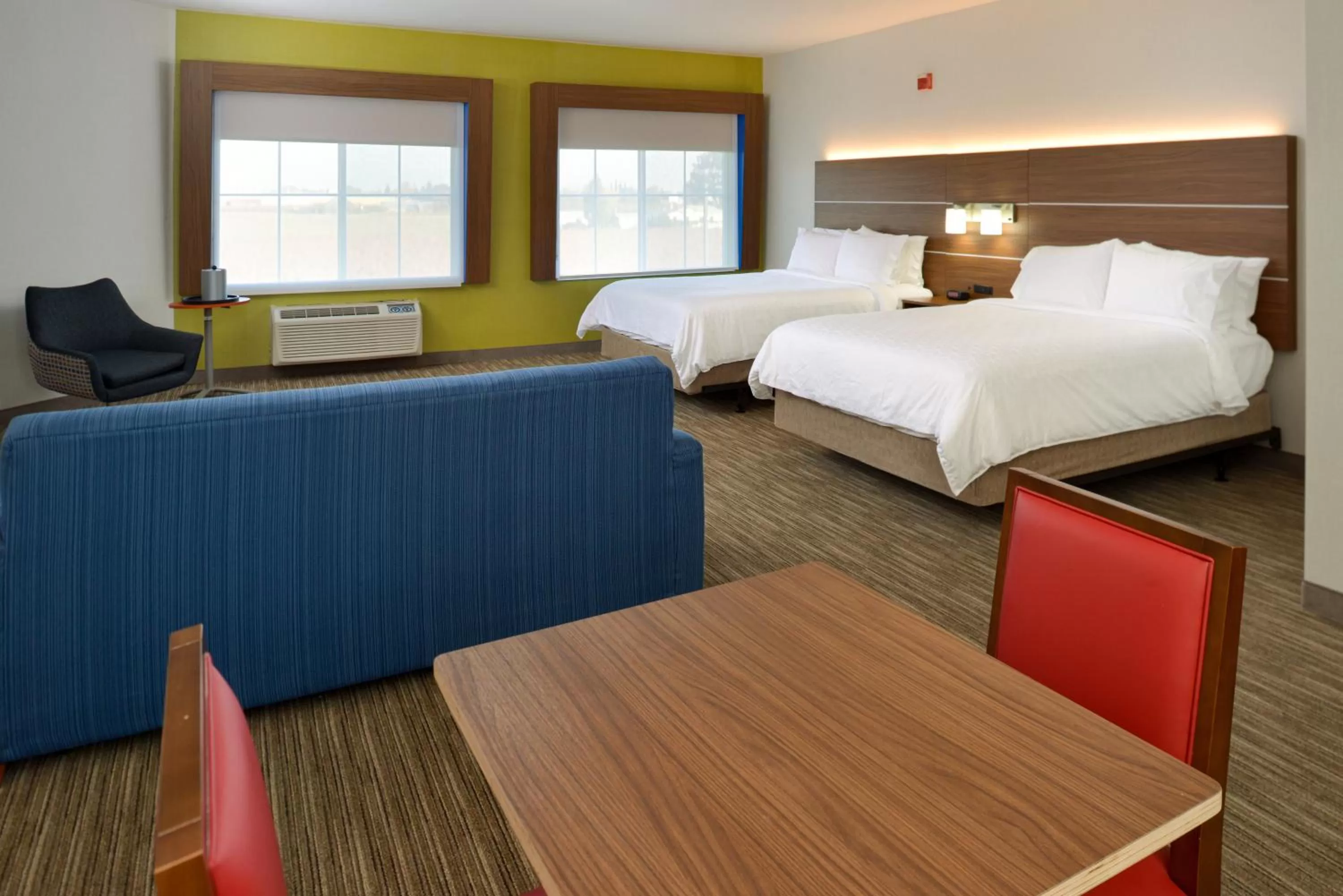 Photo of the whole room, Bed in Holiday Inn Express Lodi by IHG