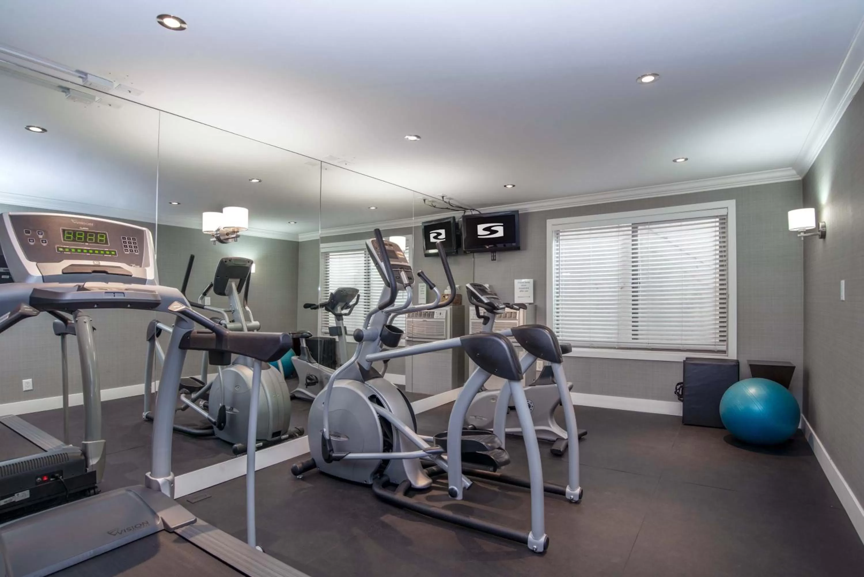 Fitness centre/facilities in Sandman Hotel Vernon
