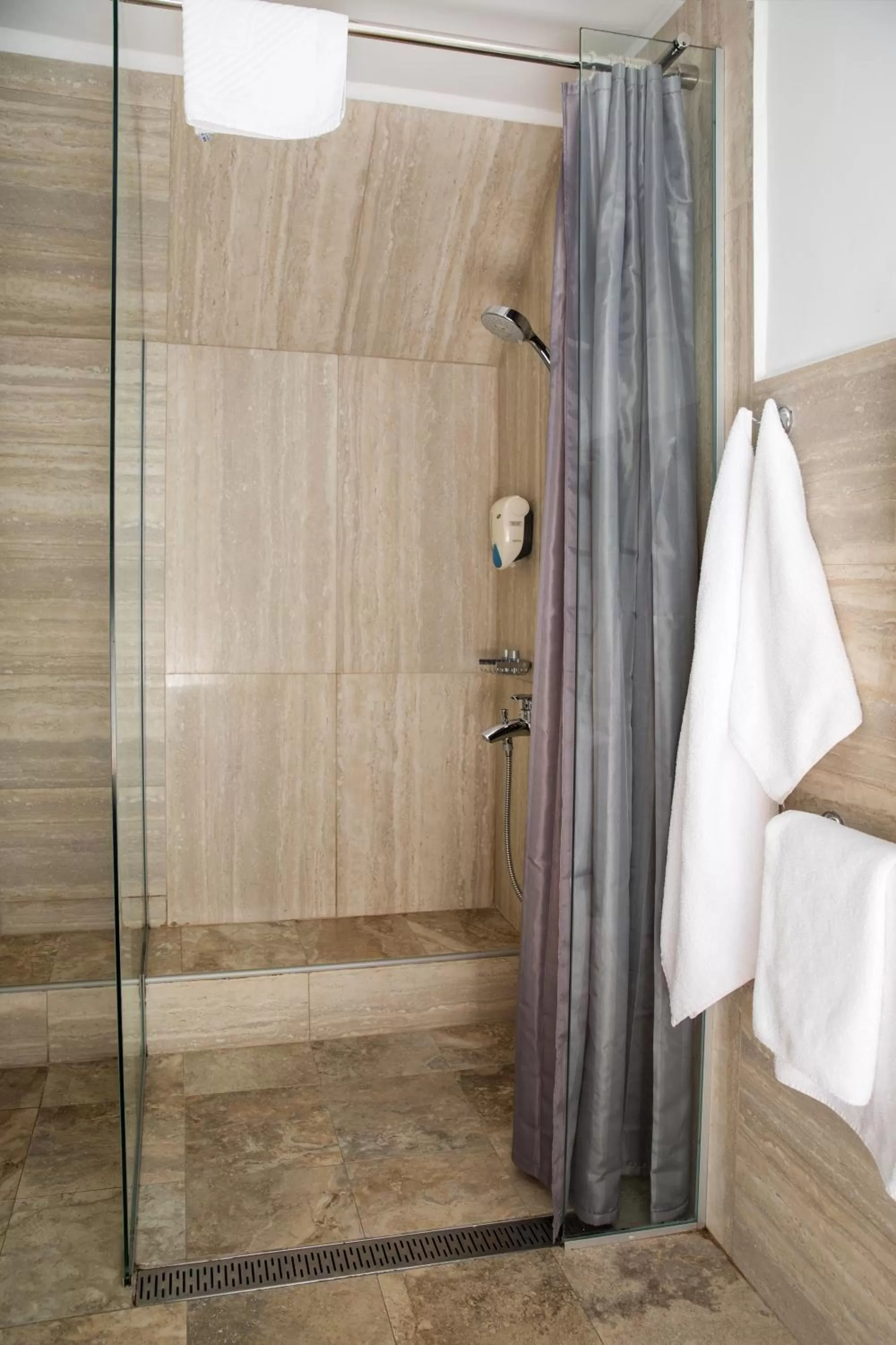 Shower in Hotel Niky