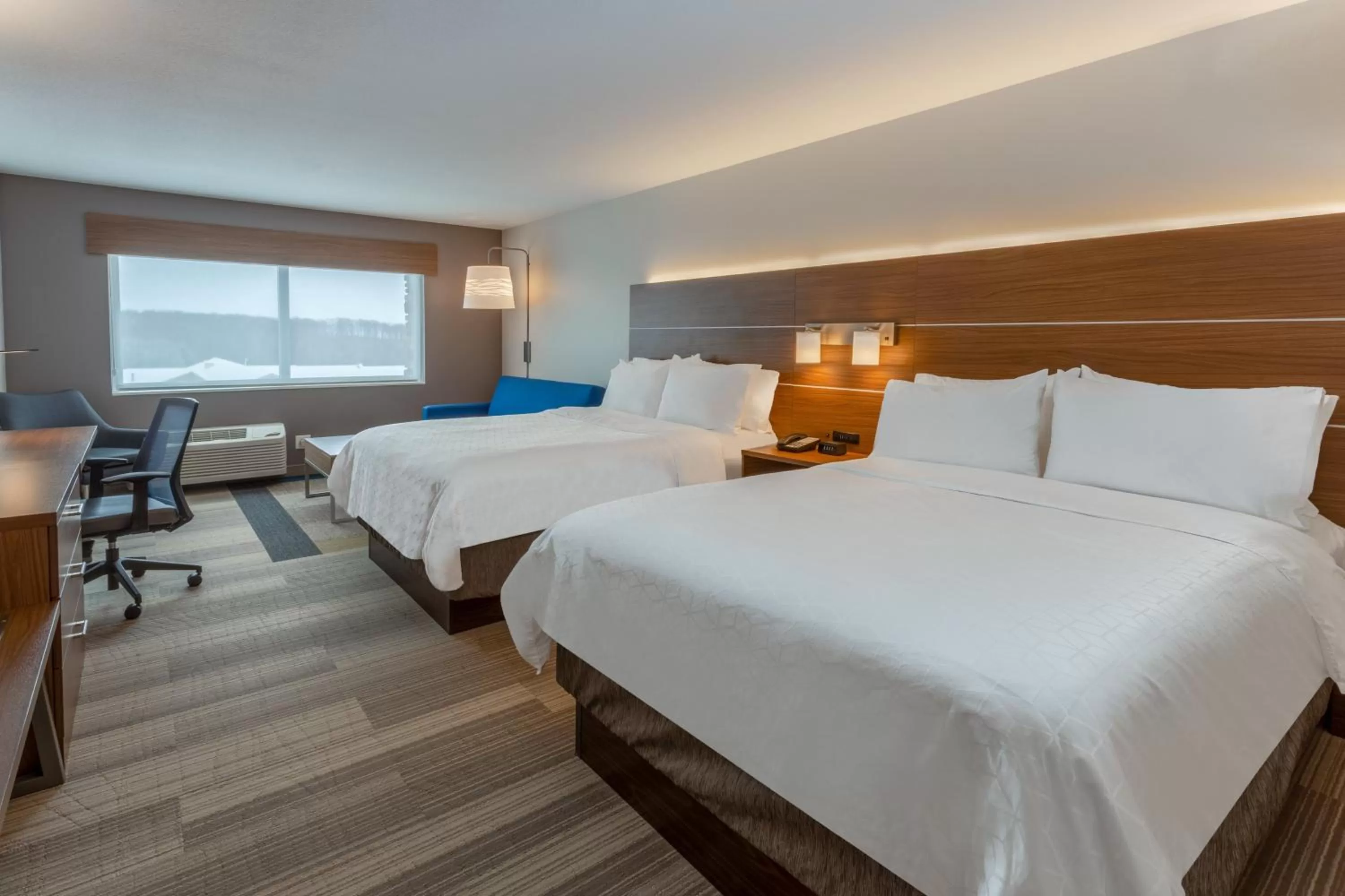 Photo of the whole room, Bed in Holiday Inn Express & Suites - Rice Lake by IHG