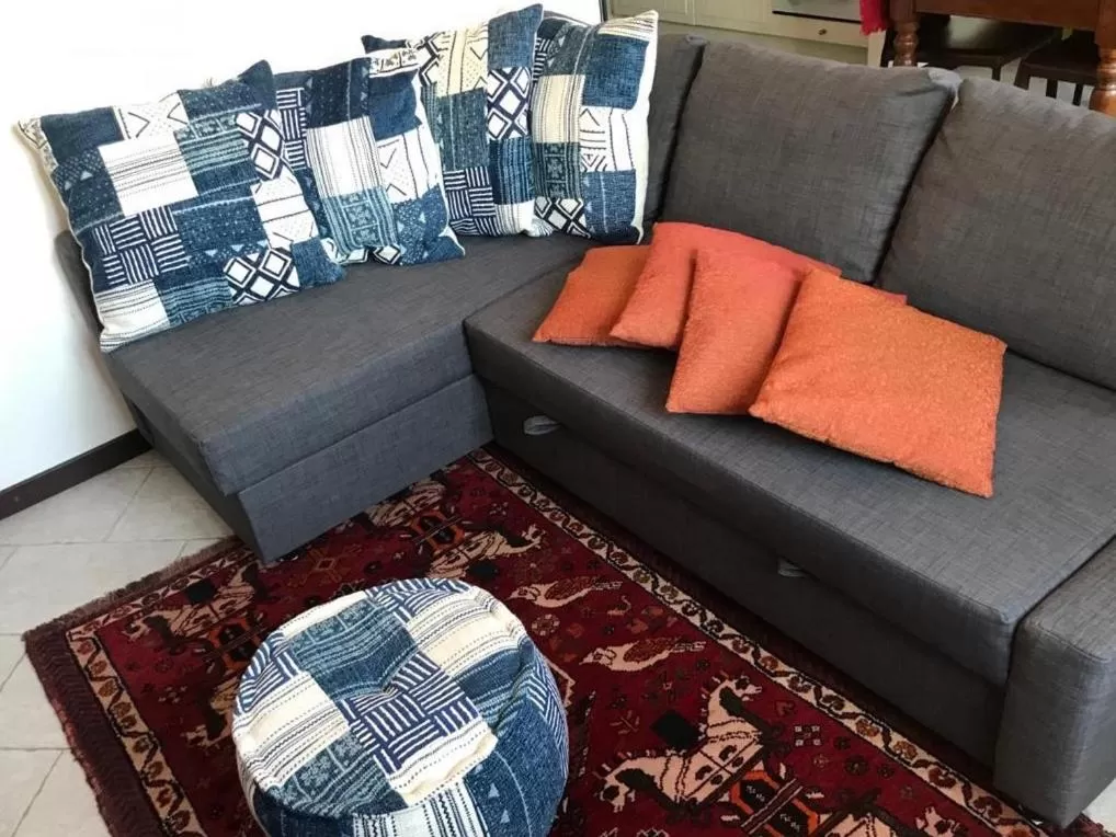 Communal lounge/ TV room in B&B Villa Rosalinda