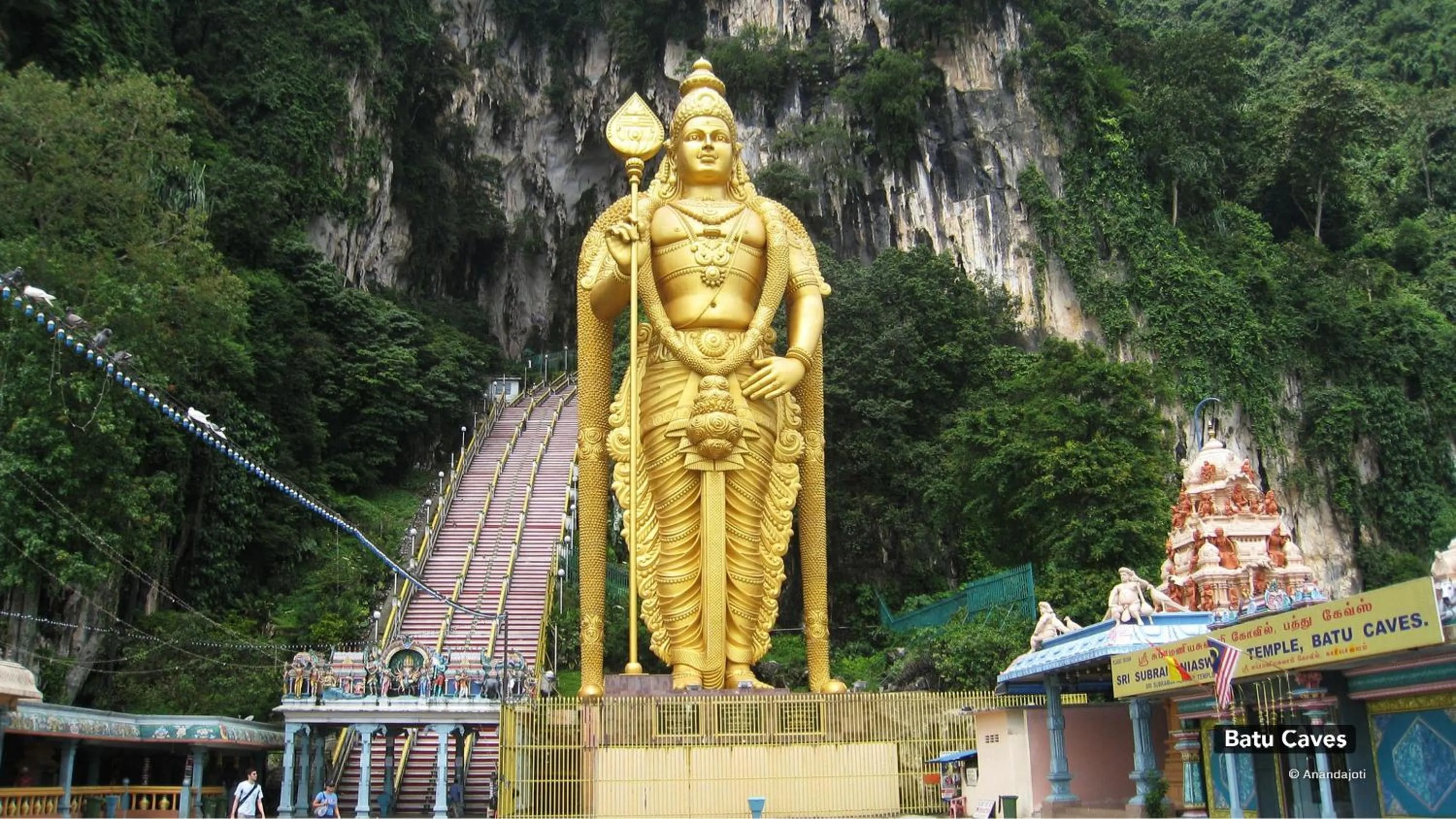 Nearby landmark in Golden Night Hotel