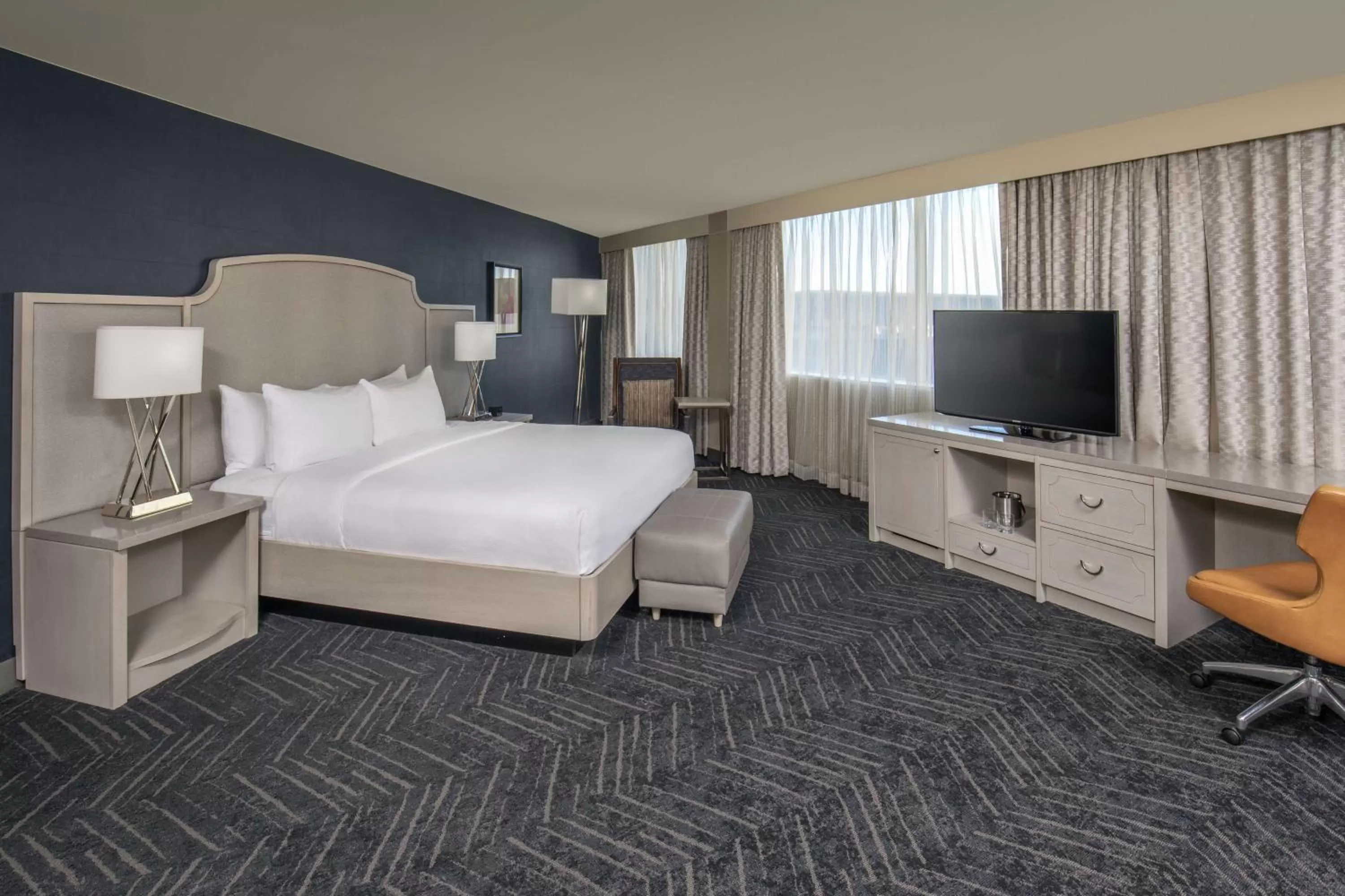 Photo of the whole room, Bed in DoubleTree by Hilton Hotel Nashville Downtown