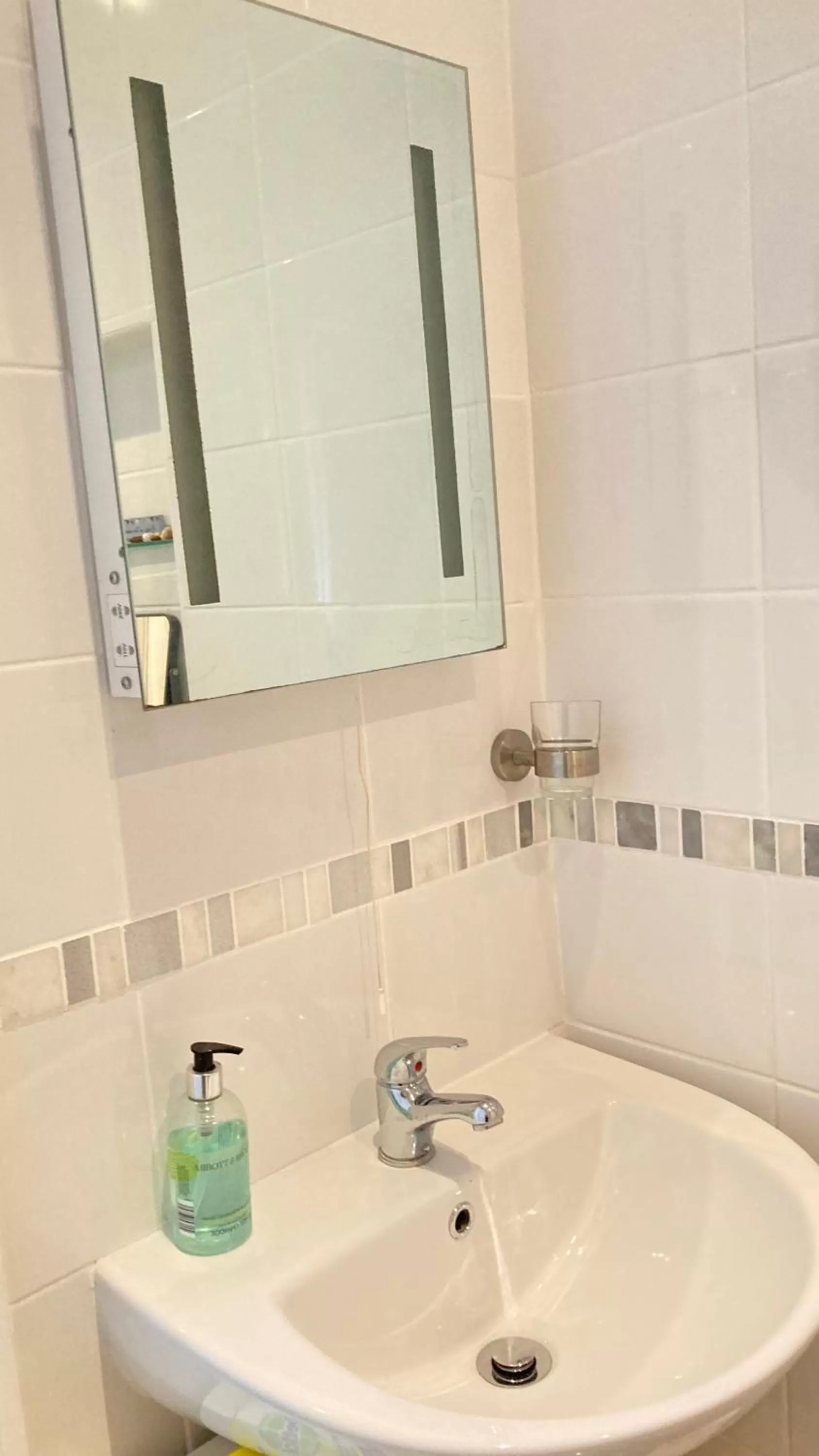 Bathroom in Hillcrest Bed & Breakfast