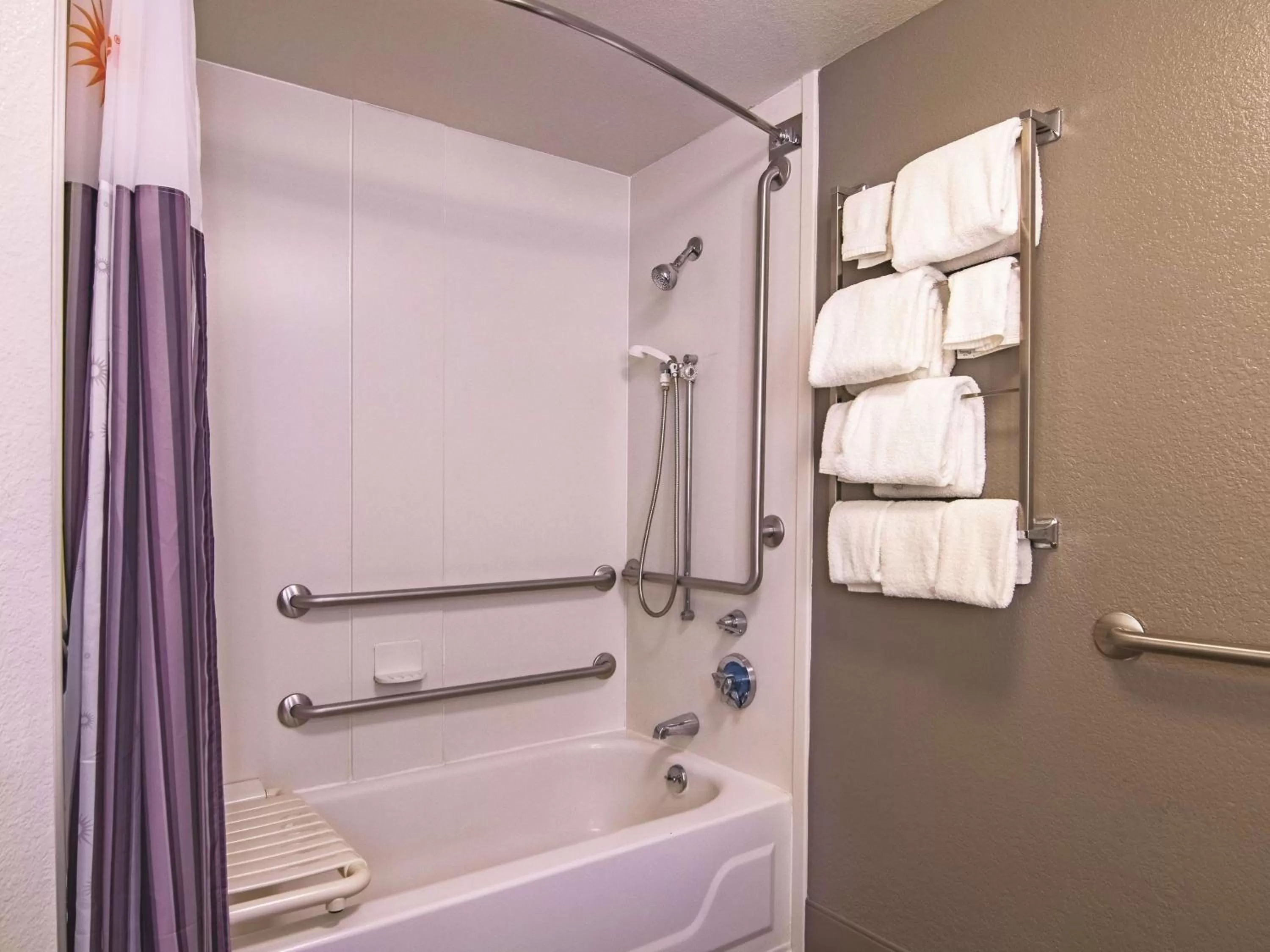 Photo of the whole room in La Quinta by Wyndham Oklahoma City Norman