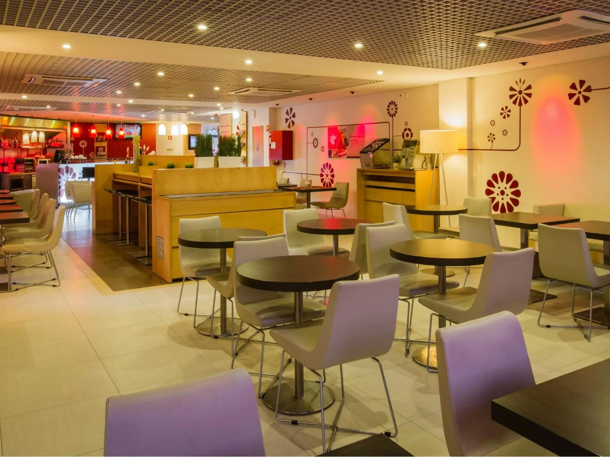 Lounge or bar in ibis Porto Centro São Bento