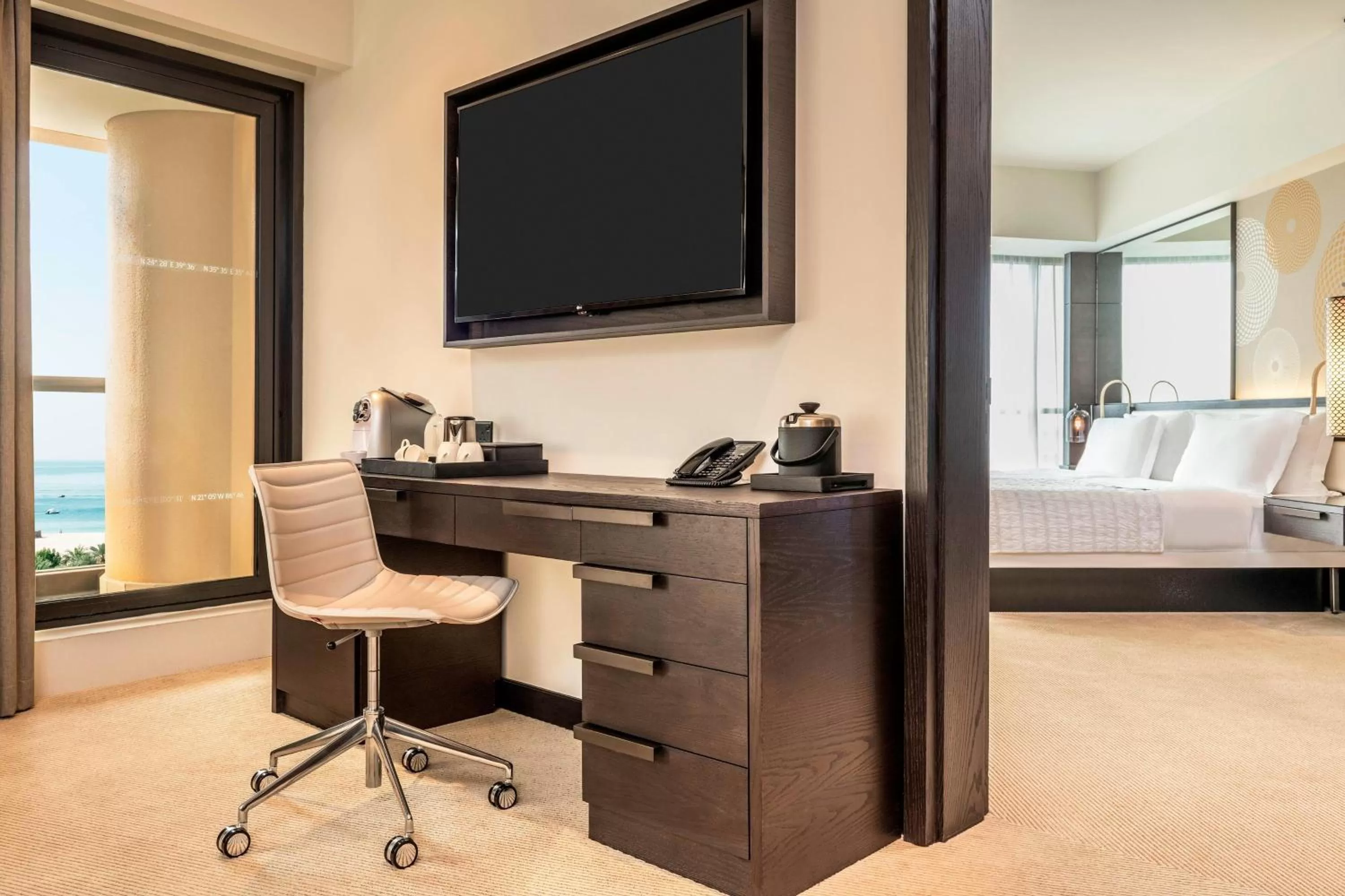 Living room, Bed in Le Royal Meridien Beach Resort & Spa Dubai