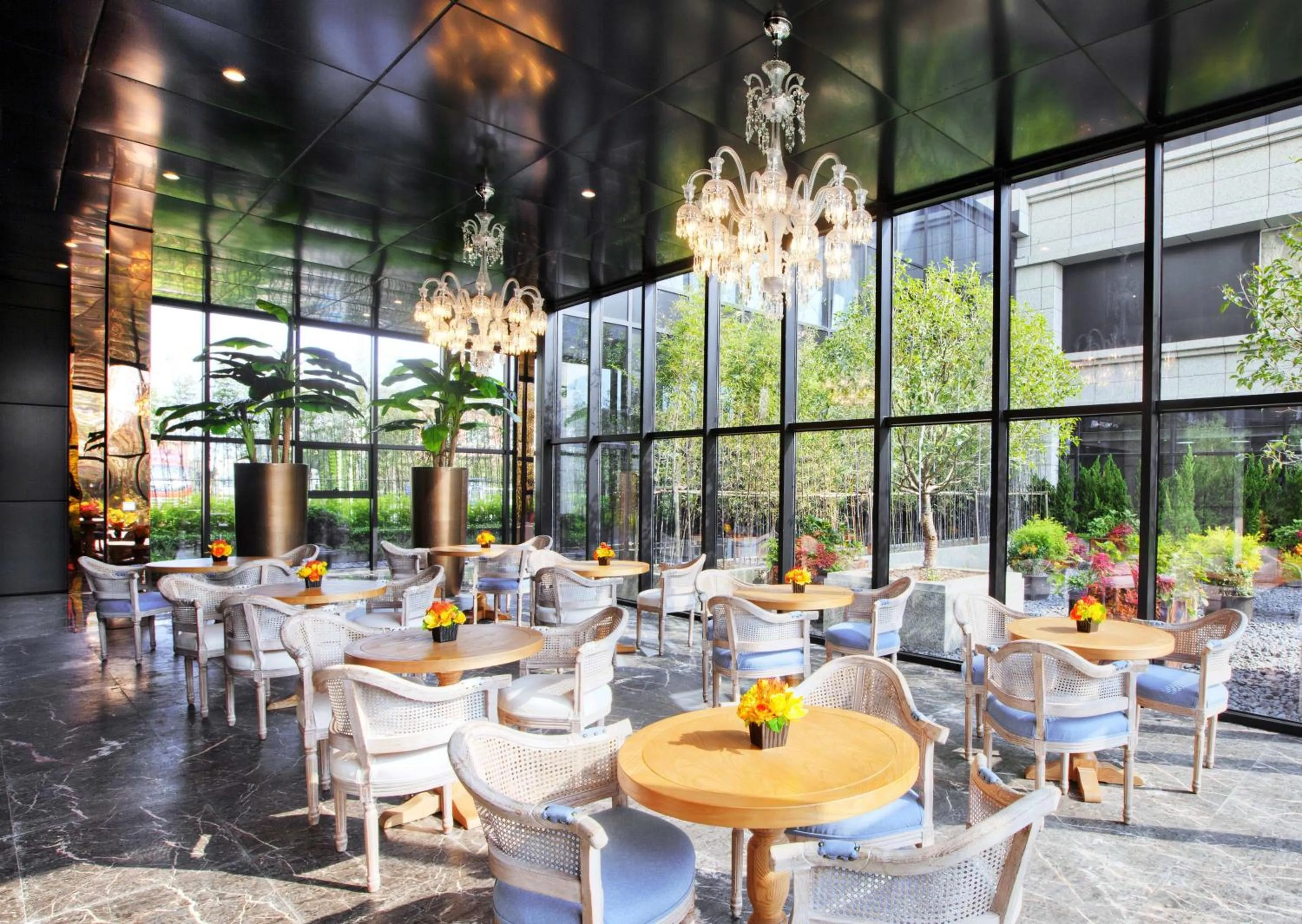 Restaurant/places to eat in Crowne Plaza Shanghai Jinshan by IHG