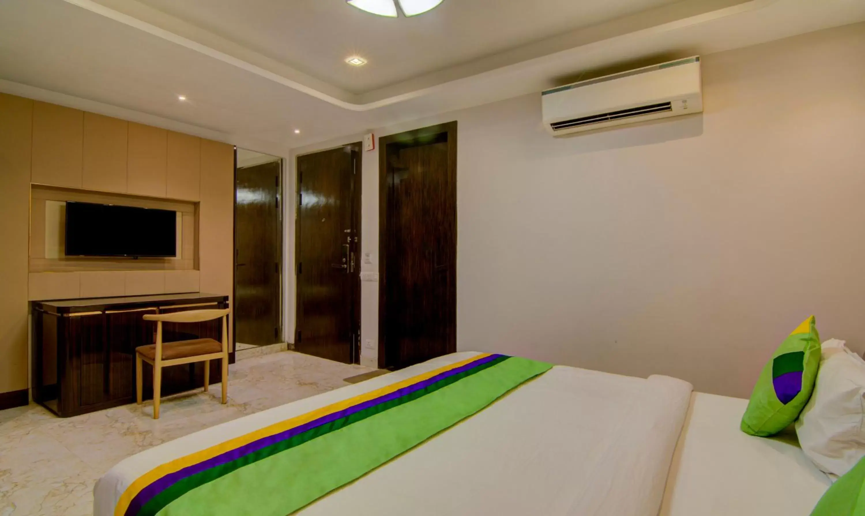 Deluxe Double Room in Treebo Trend Krish Residency Deluxe Double Room in Treebo Trend Krish Residency