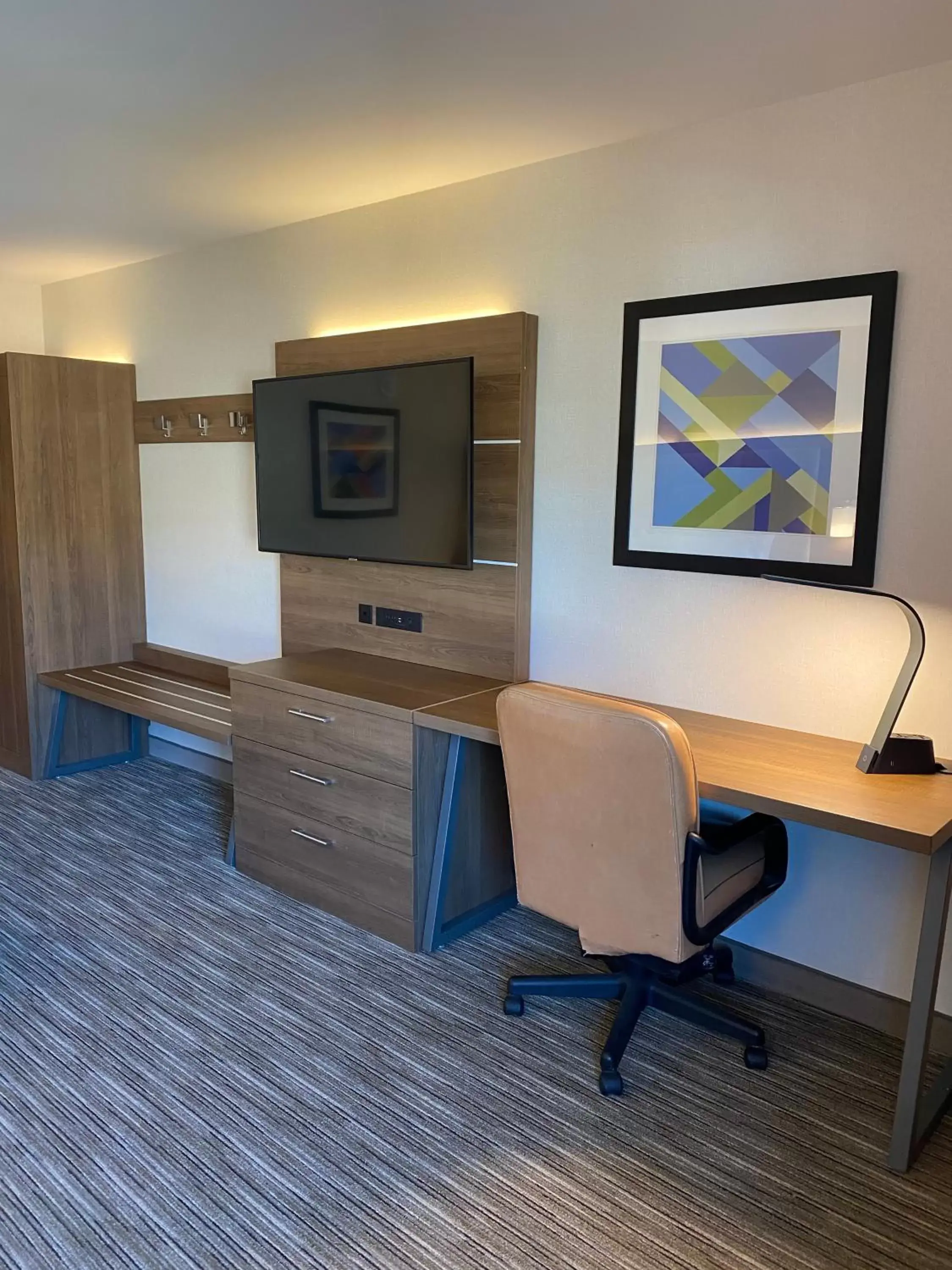 Standard Queen Room with Two Queen Beds - Communications Accessible in Holiday Inn Express & Suites Chatsworth by IHG Standard Queen Room with Two Queen Beds - Communications Accessible in Holiday Inn Express & Suites Chatsworth by IHG