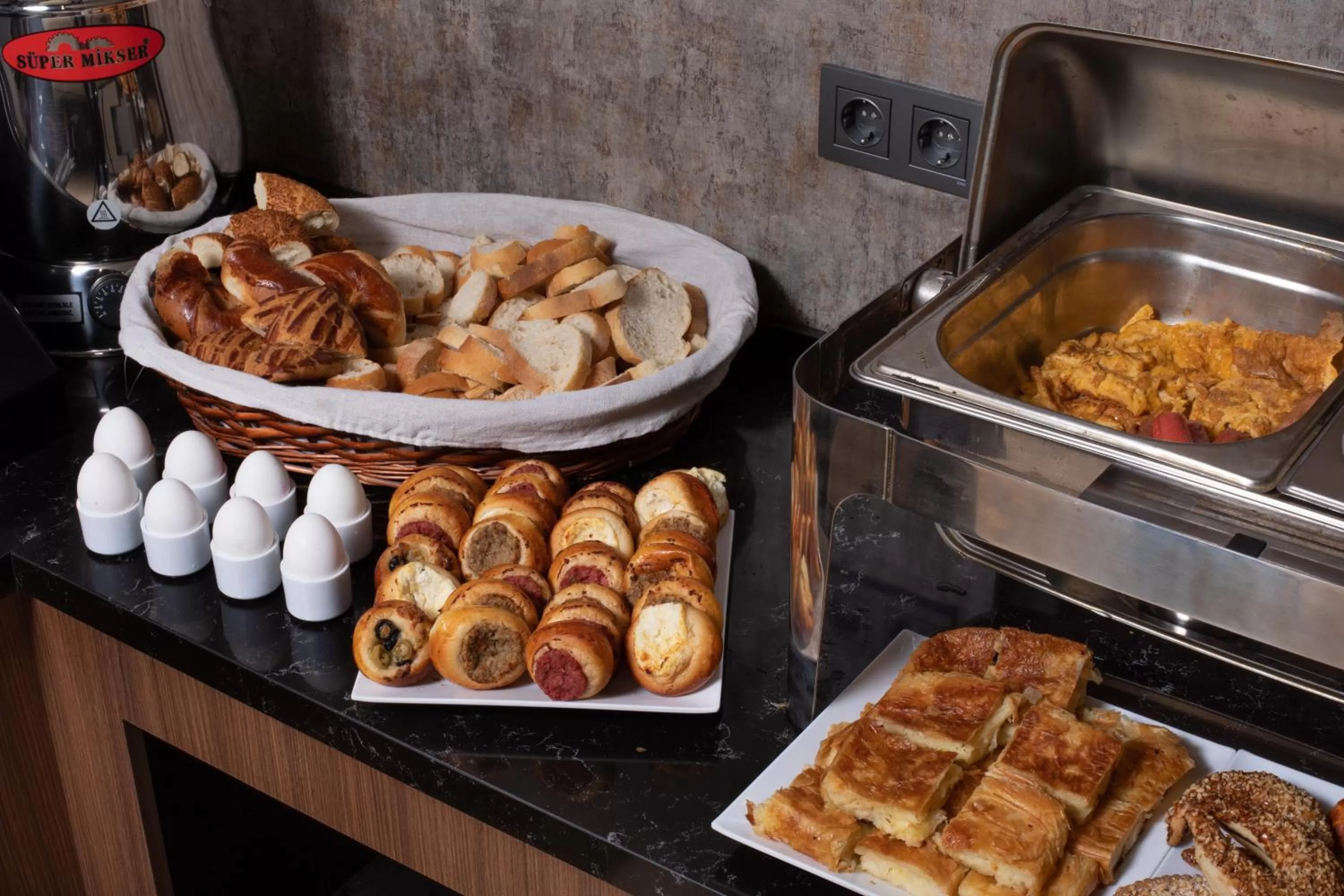 Buffet breakfast in Pianoforte by Febor Hotels&Spa
