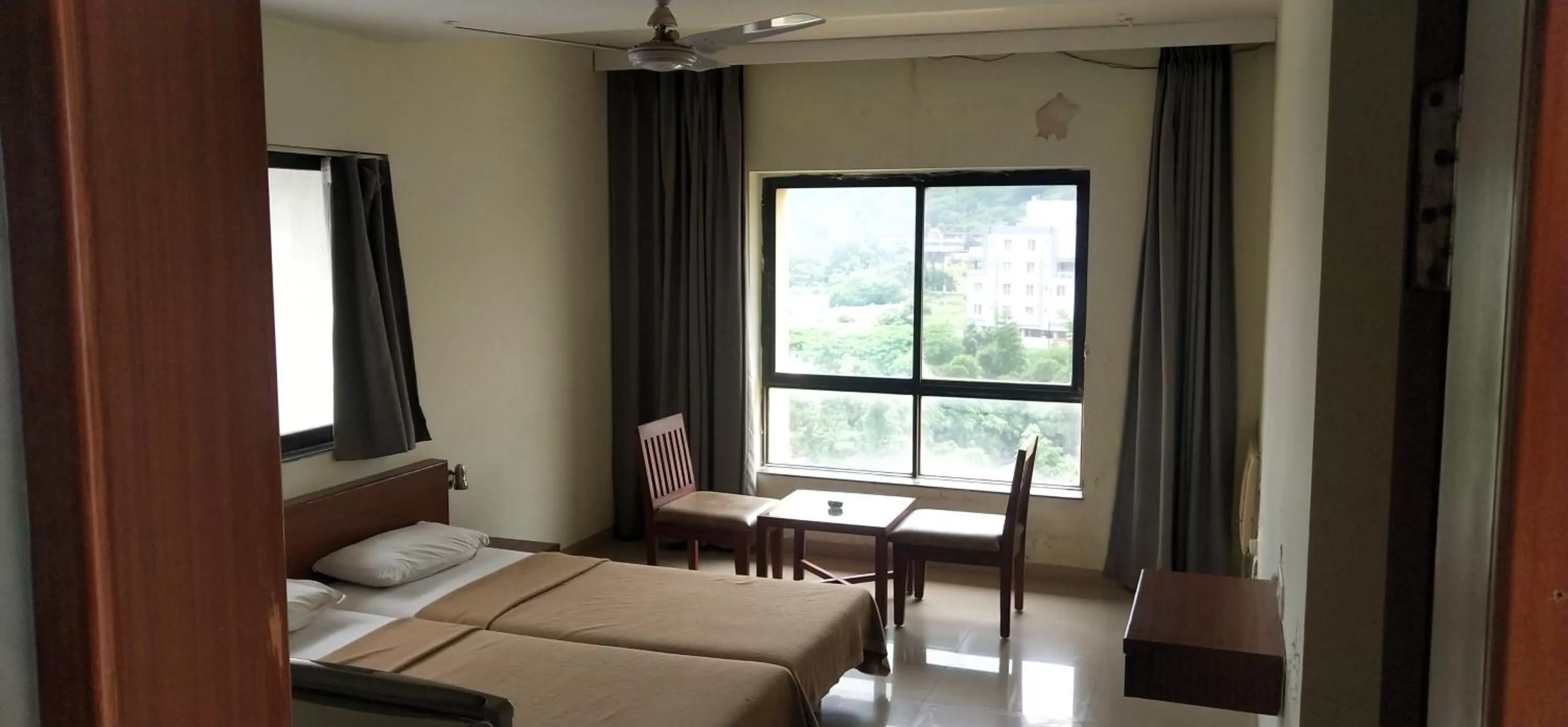 Bed in Hotel Sumanchandra Suites