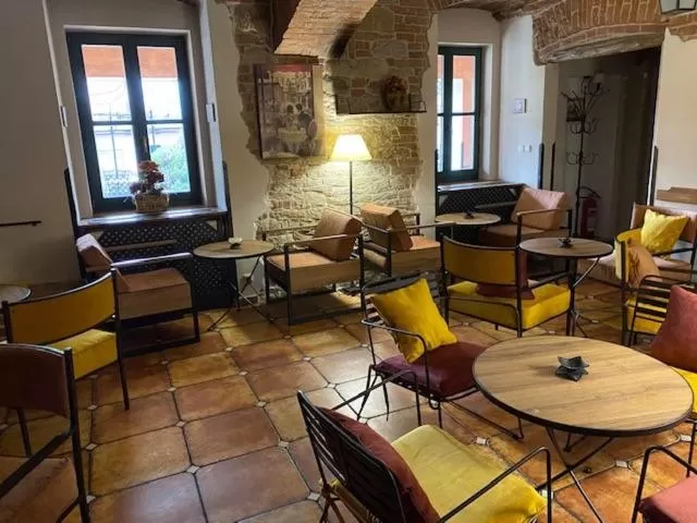 Restaurant/Places to Eat in Hotel and restaurant Via Ironia