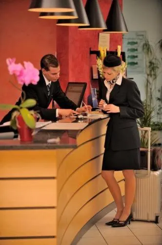 Lobby or reception in Euro Park Hotel Hennef