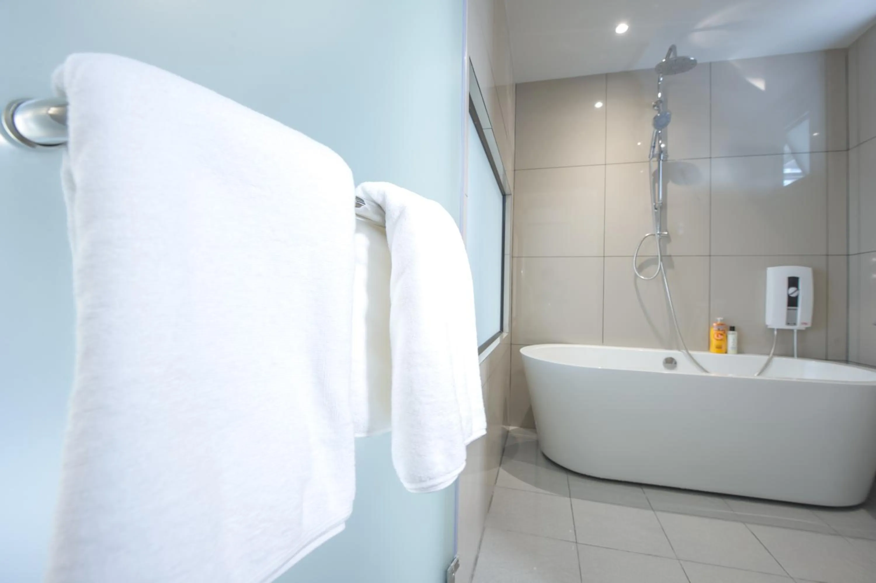 Shower in Glur Central Pratunam