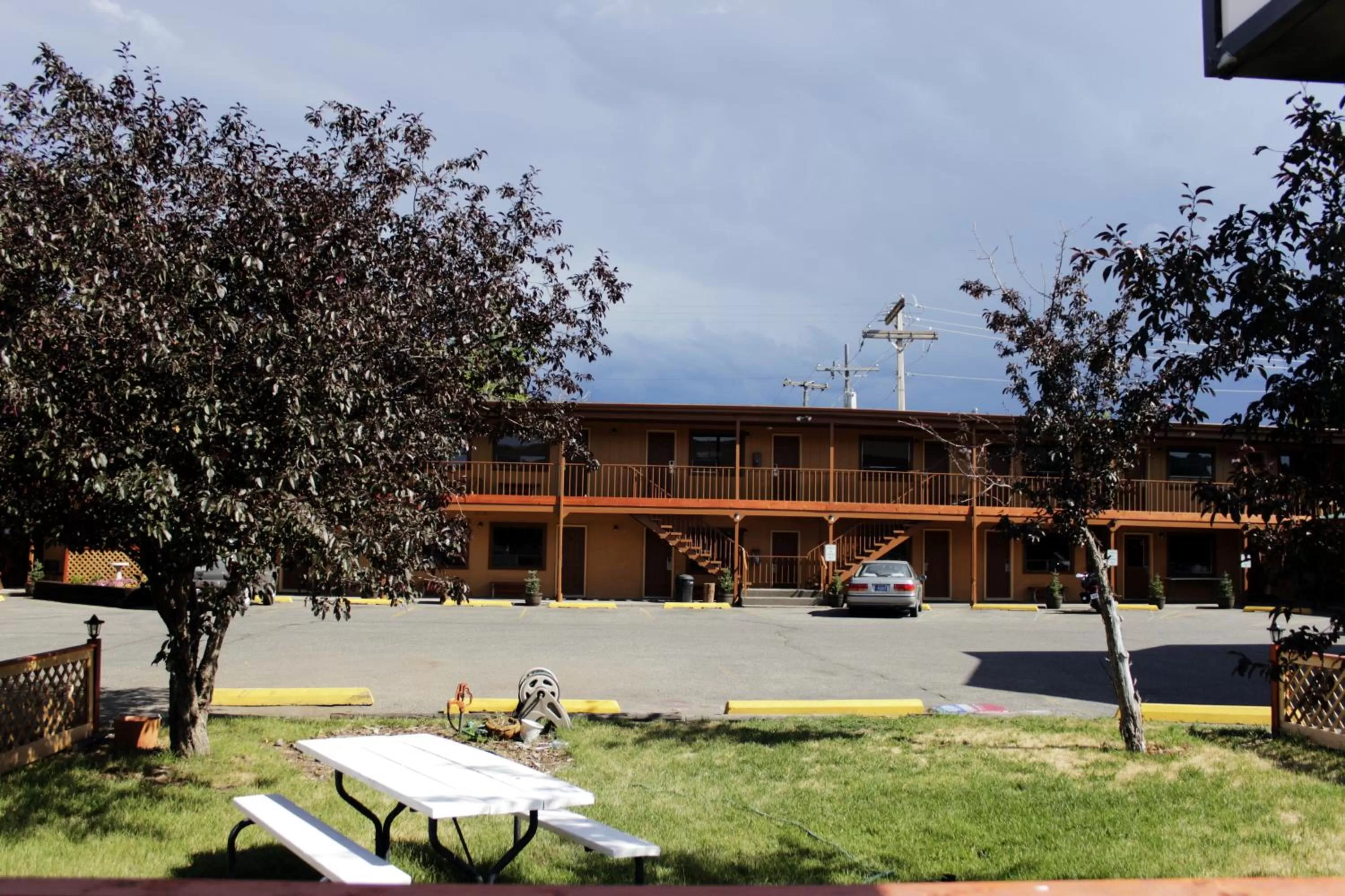 Property building in Country Motor Inn