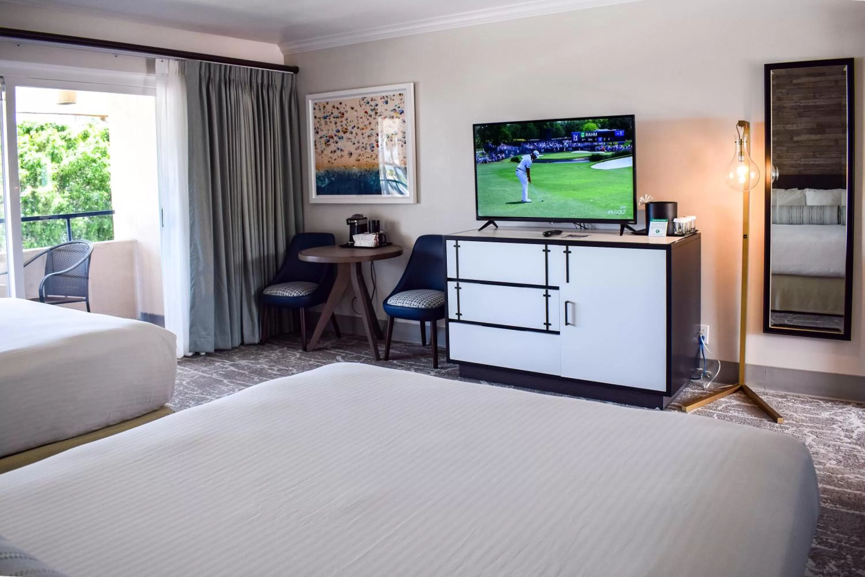 Photo of the whole room, Bed in Beachside Inn