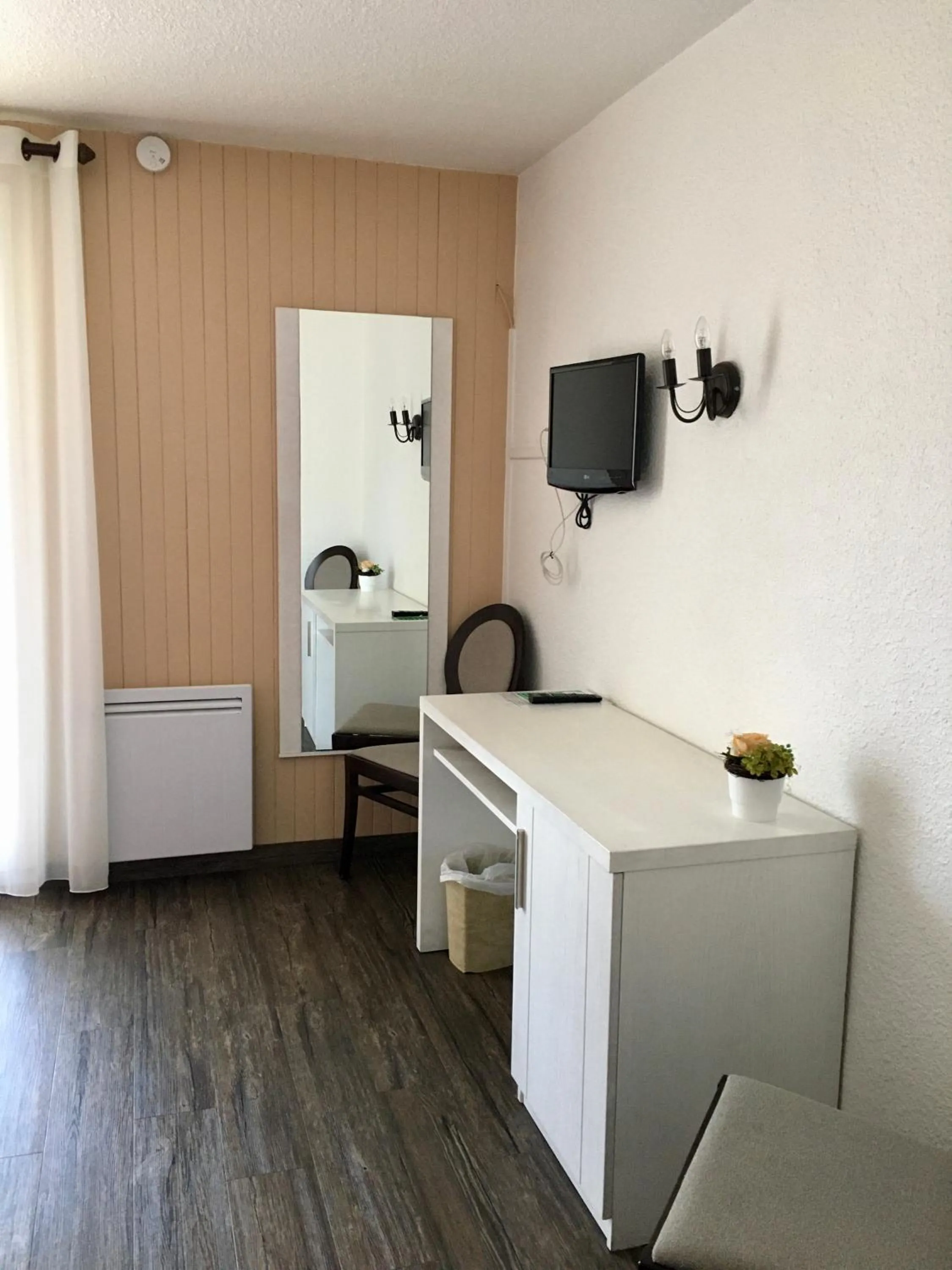 TV and multimedia in Le Catinat Fleuri