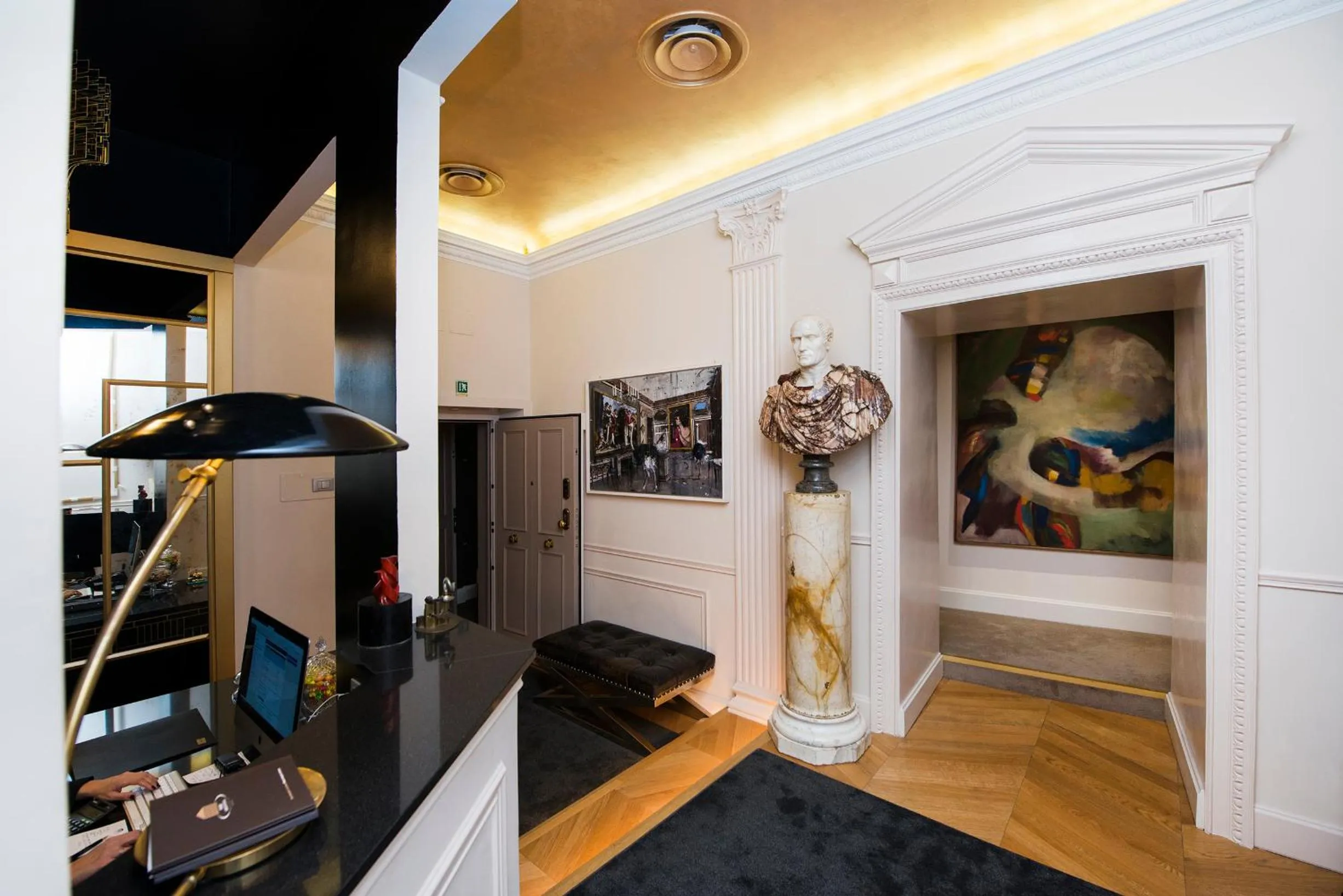 Lobby or reception in Torre Argentina Relais - Residenze di Charme