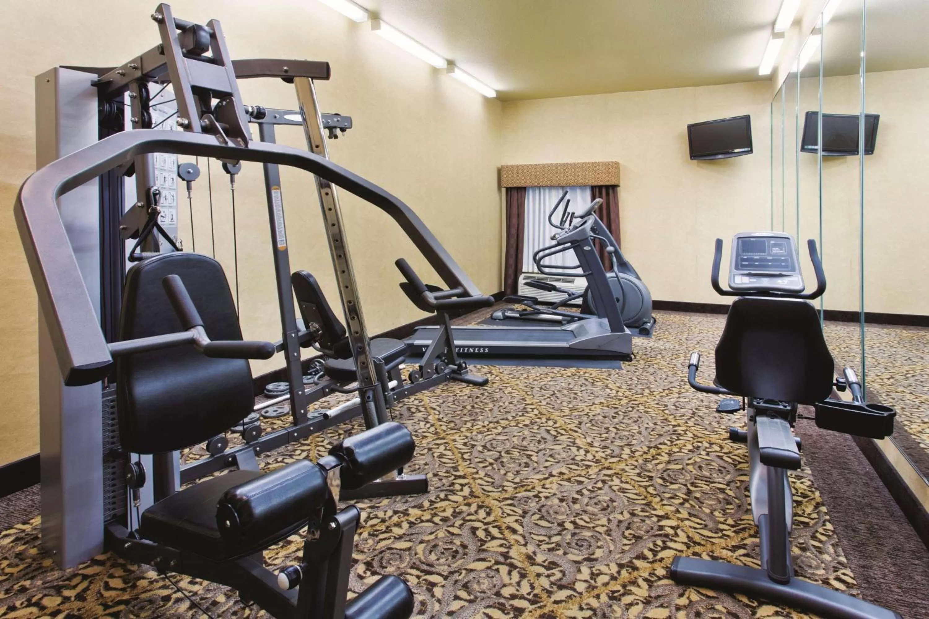 Fitness centre/facilities in La Quinta Inn and Suites by Wyndham - Schertz