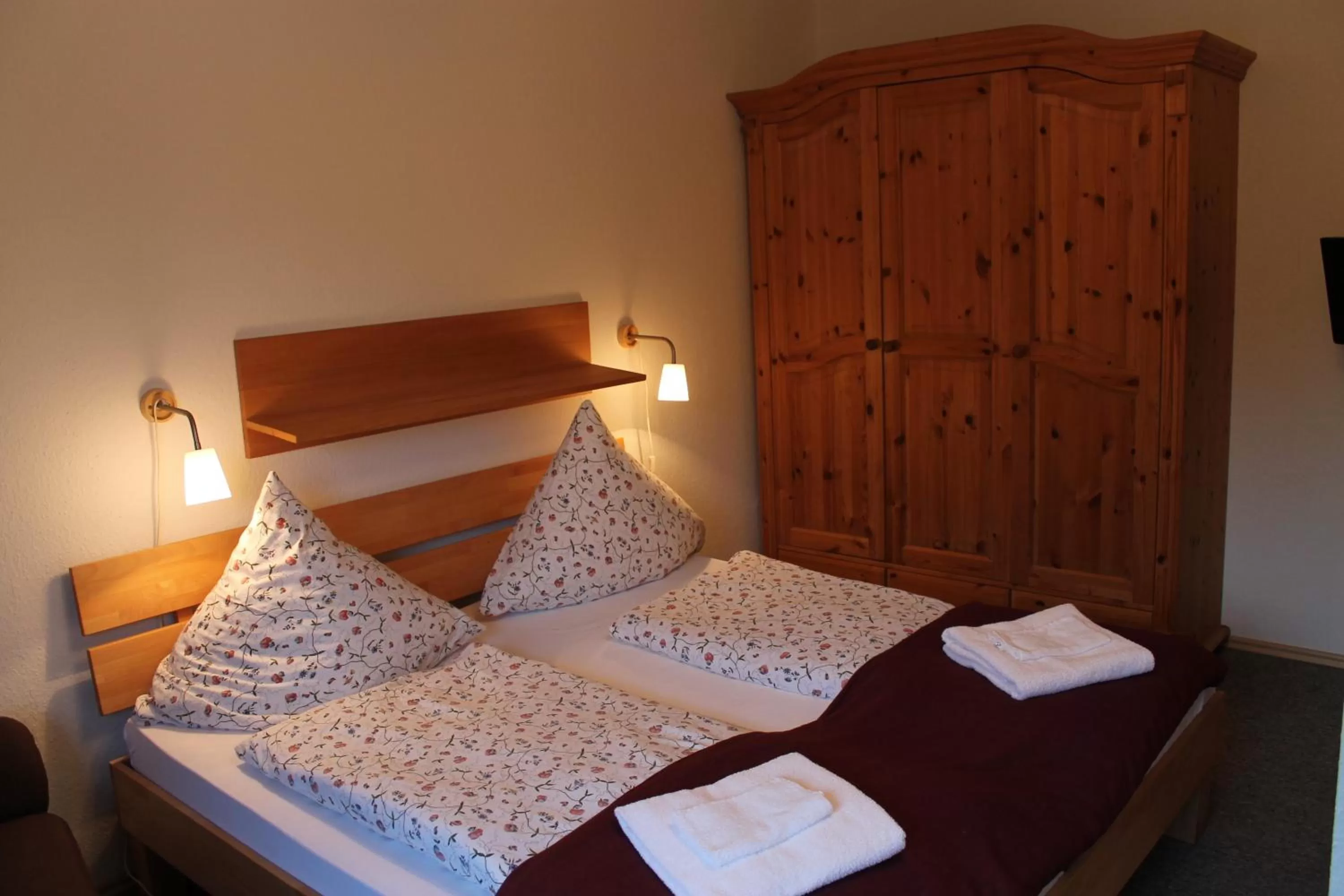 Photo of the whole room, Bed in Leezdorfer Hof