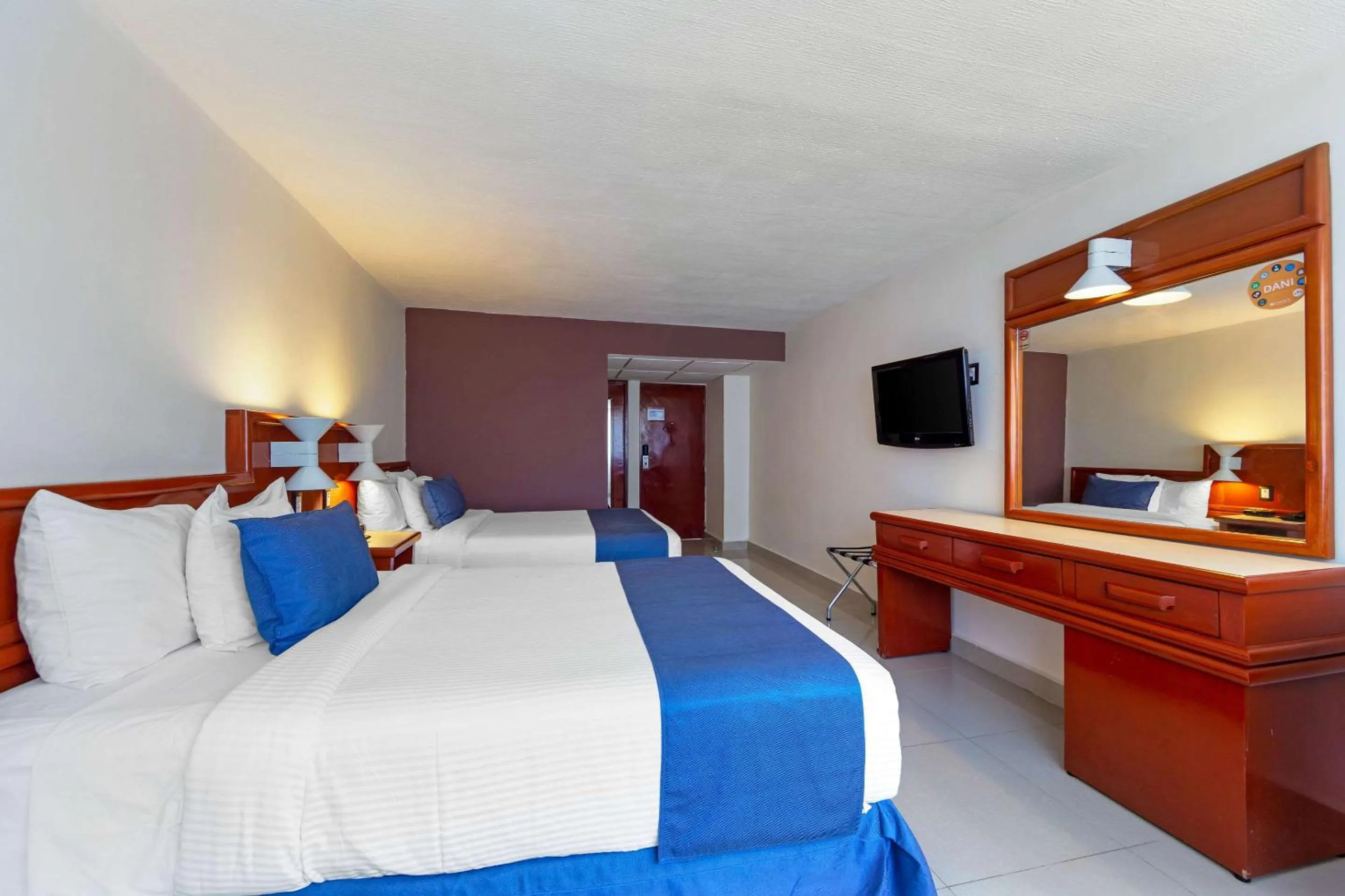 Photo of the whole room, Bed in Hotel Hostal de Cortés