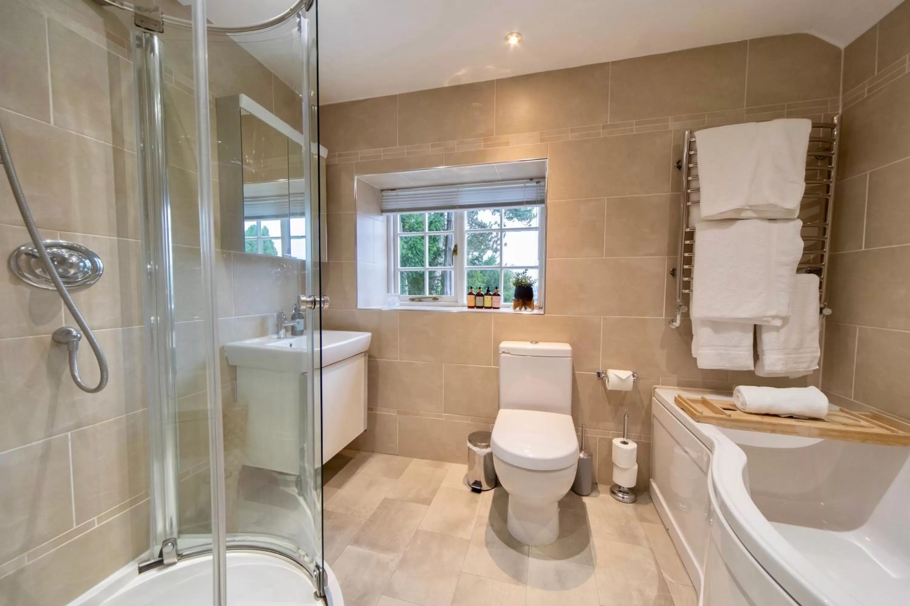 Bathroom in Burleigh Court Hotel