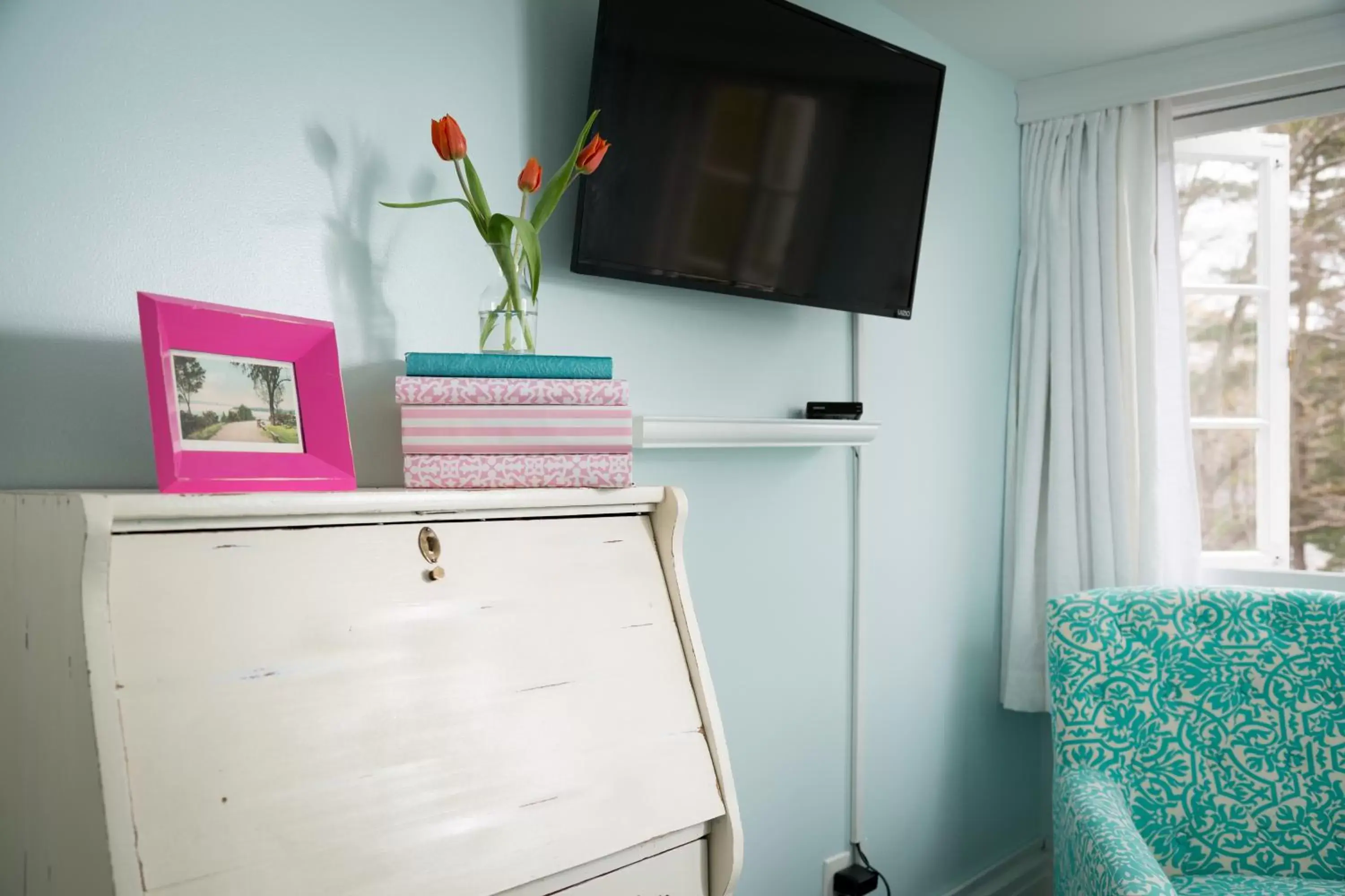 Room 6 - Estate Queen Room 3rd floor - stairs in Four Chimneys Inn Room 6 - Estate Queen Room 3rd floor - stairs in Four Chimneys Inn