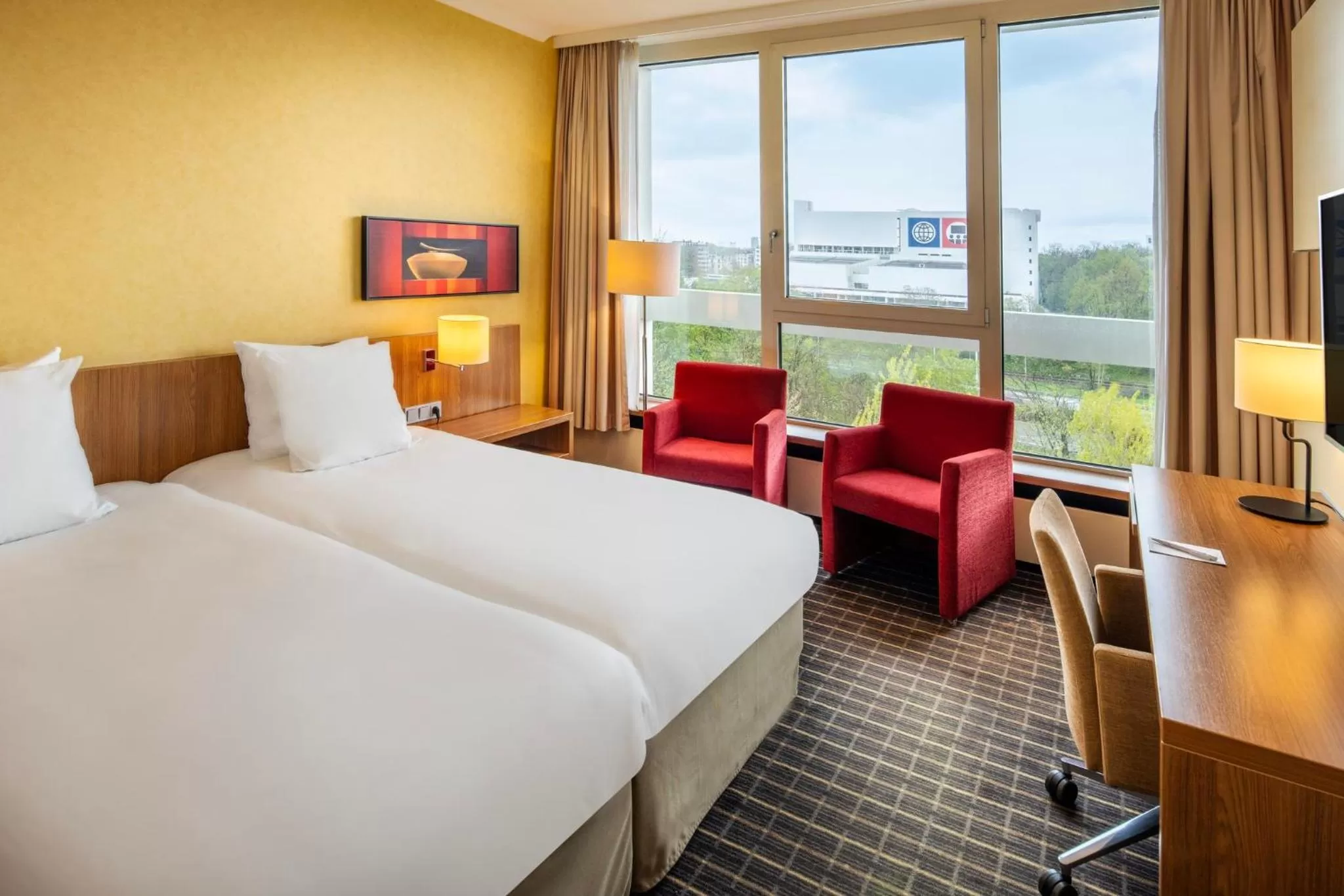 Photo of the whole room, Bed in Crowne Plaza Antwerpen by IHG