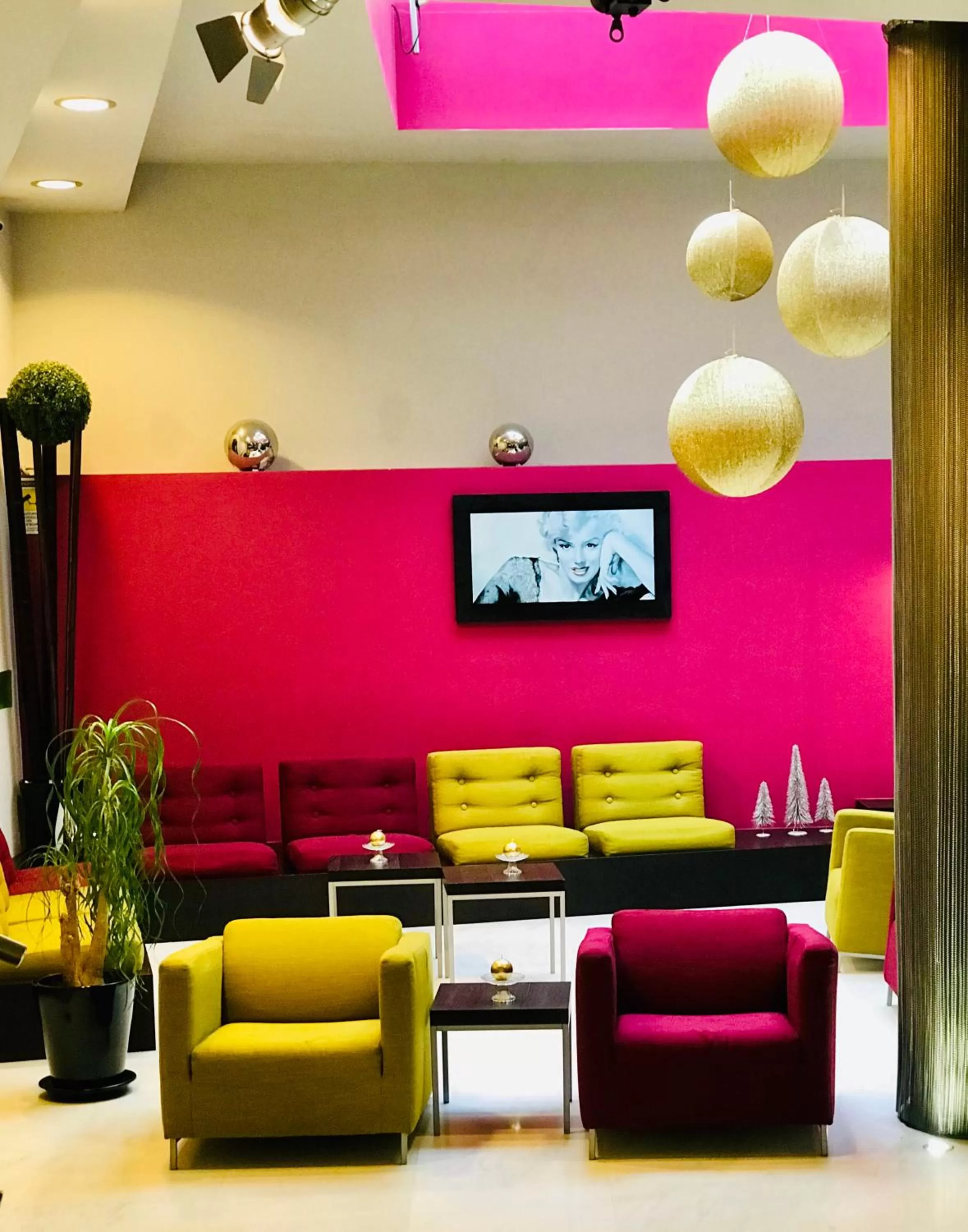 Lobby or reception in Best Western Cinemusic Hotel