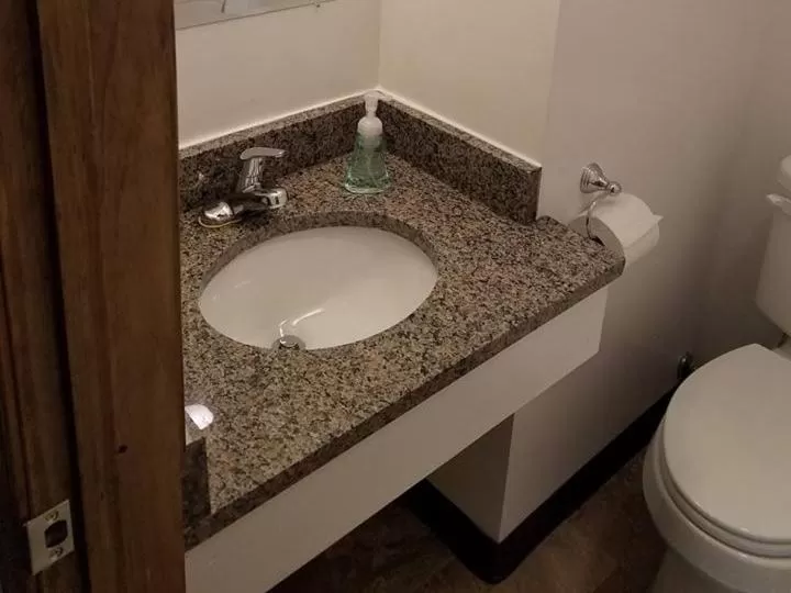 Standard Quadruple Room in Windsor Crossroads Motel