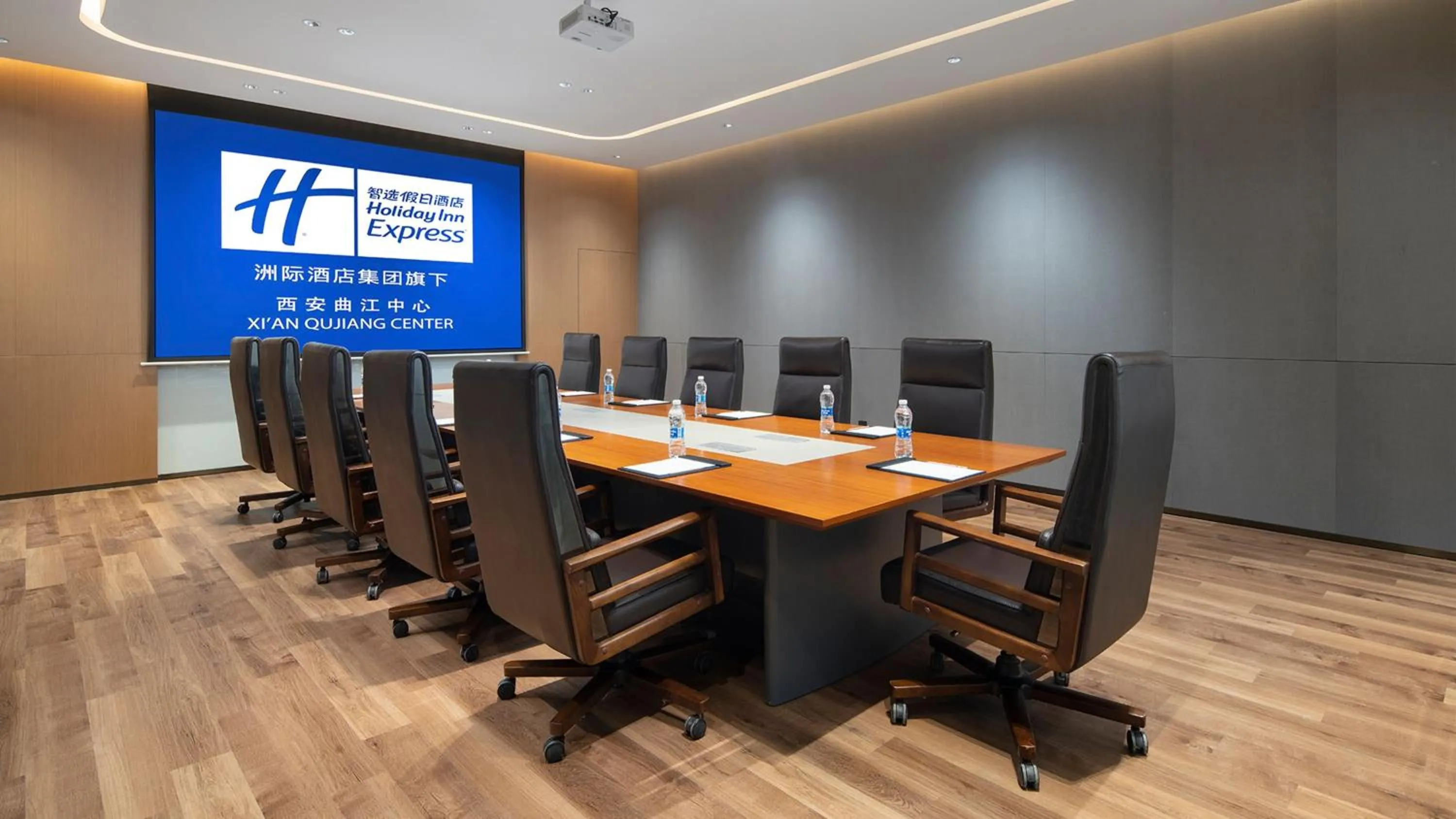 Meeting/conference room in Holiday Inn Express Xi'an Qujiang Center by IHG